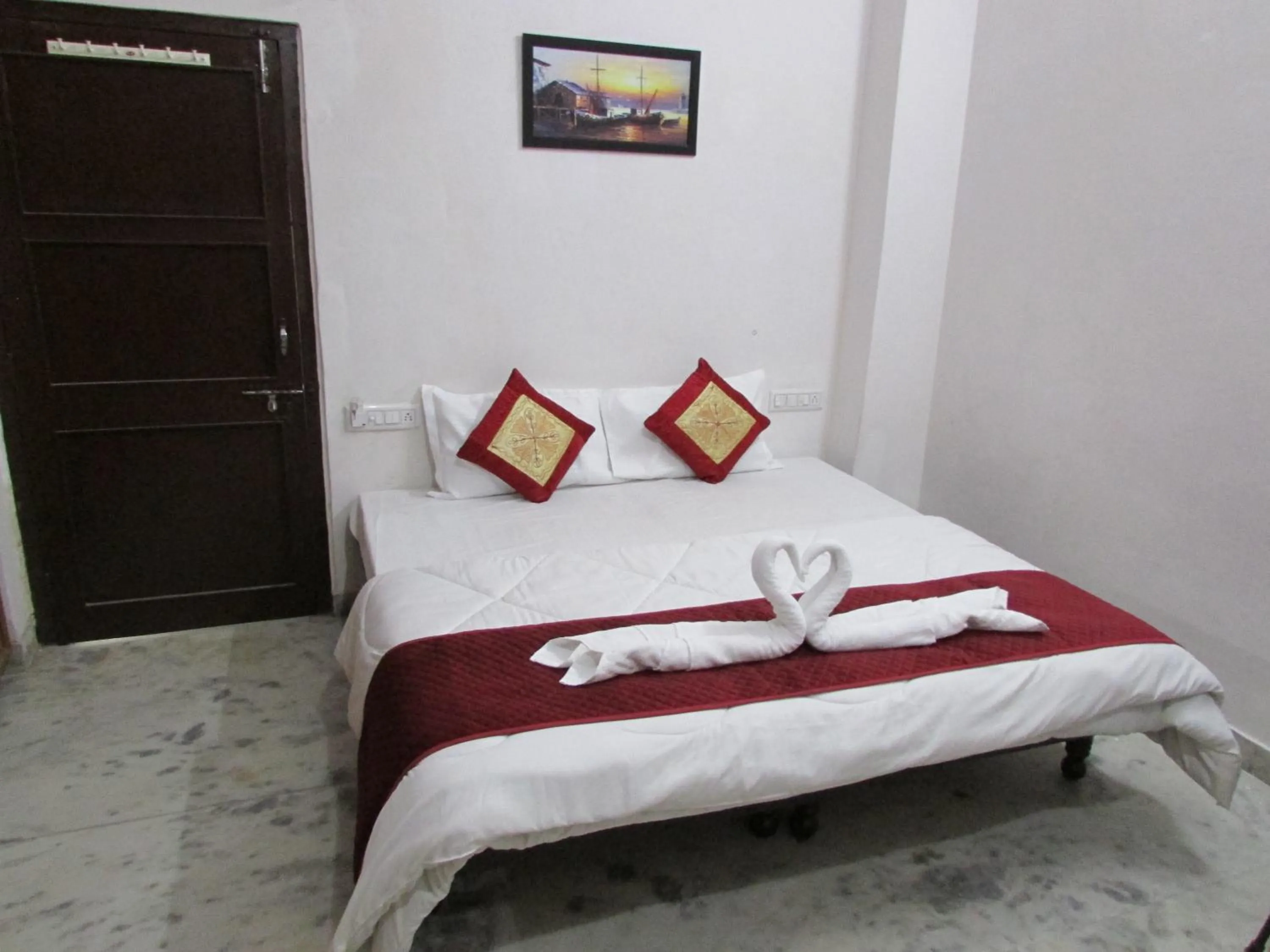 Bedroom, Bed in Ashish Guest House, Goverdhan Vilas