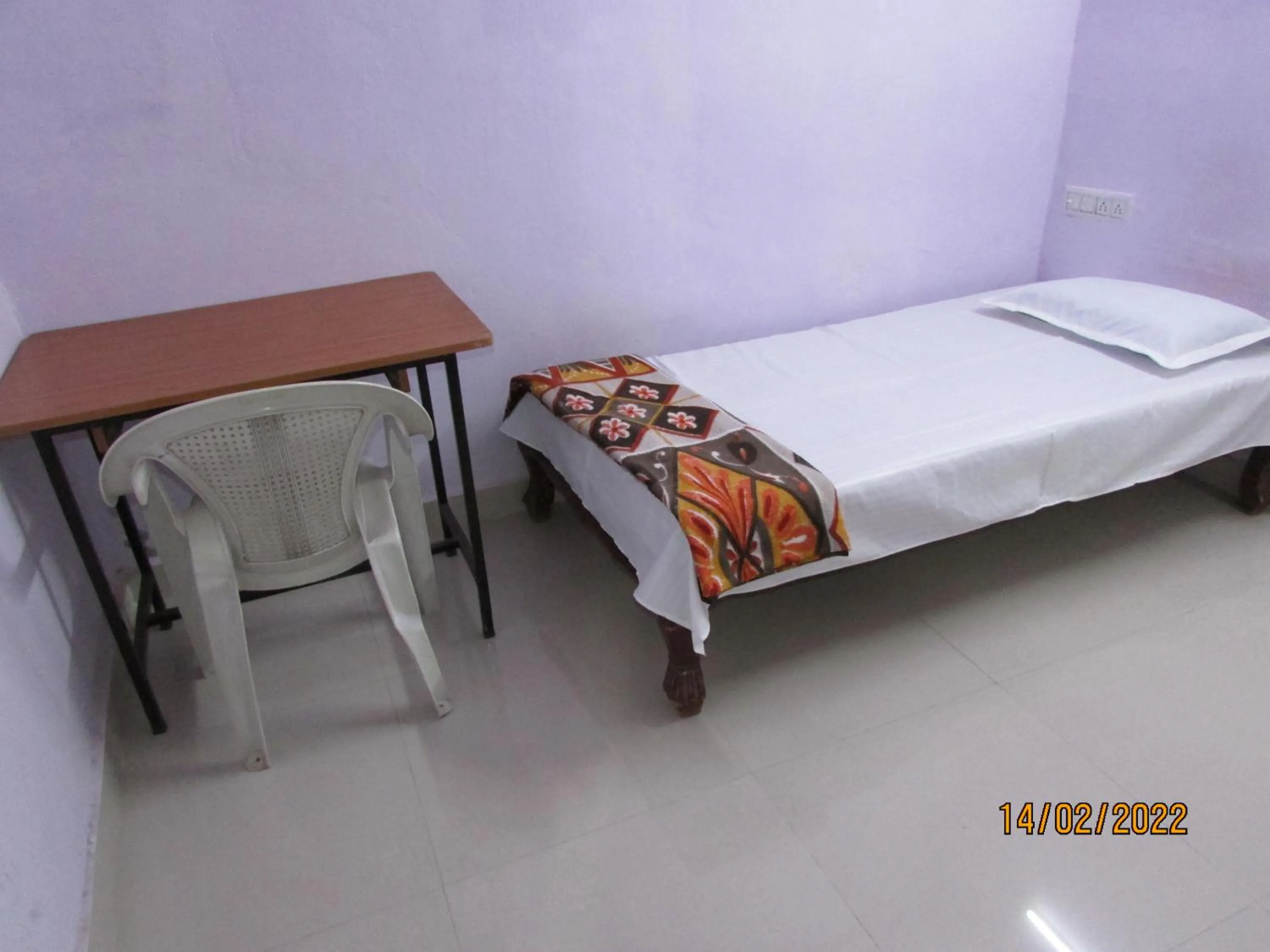 Bed in Ashish Guest House, Goverdhan Vilas
