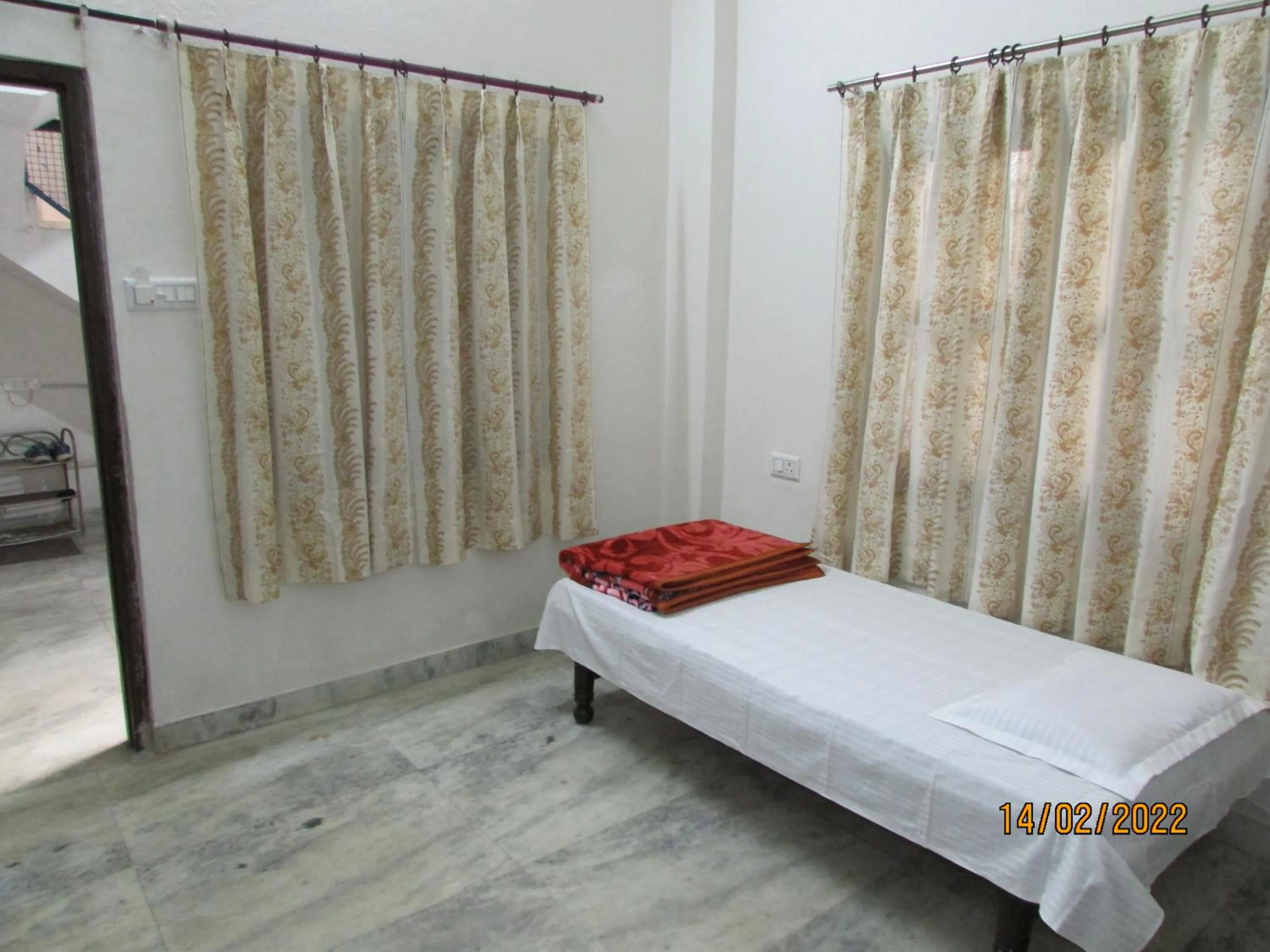 Bedroom, Bed in Ashish Guest House, Goverdhan Vilas