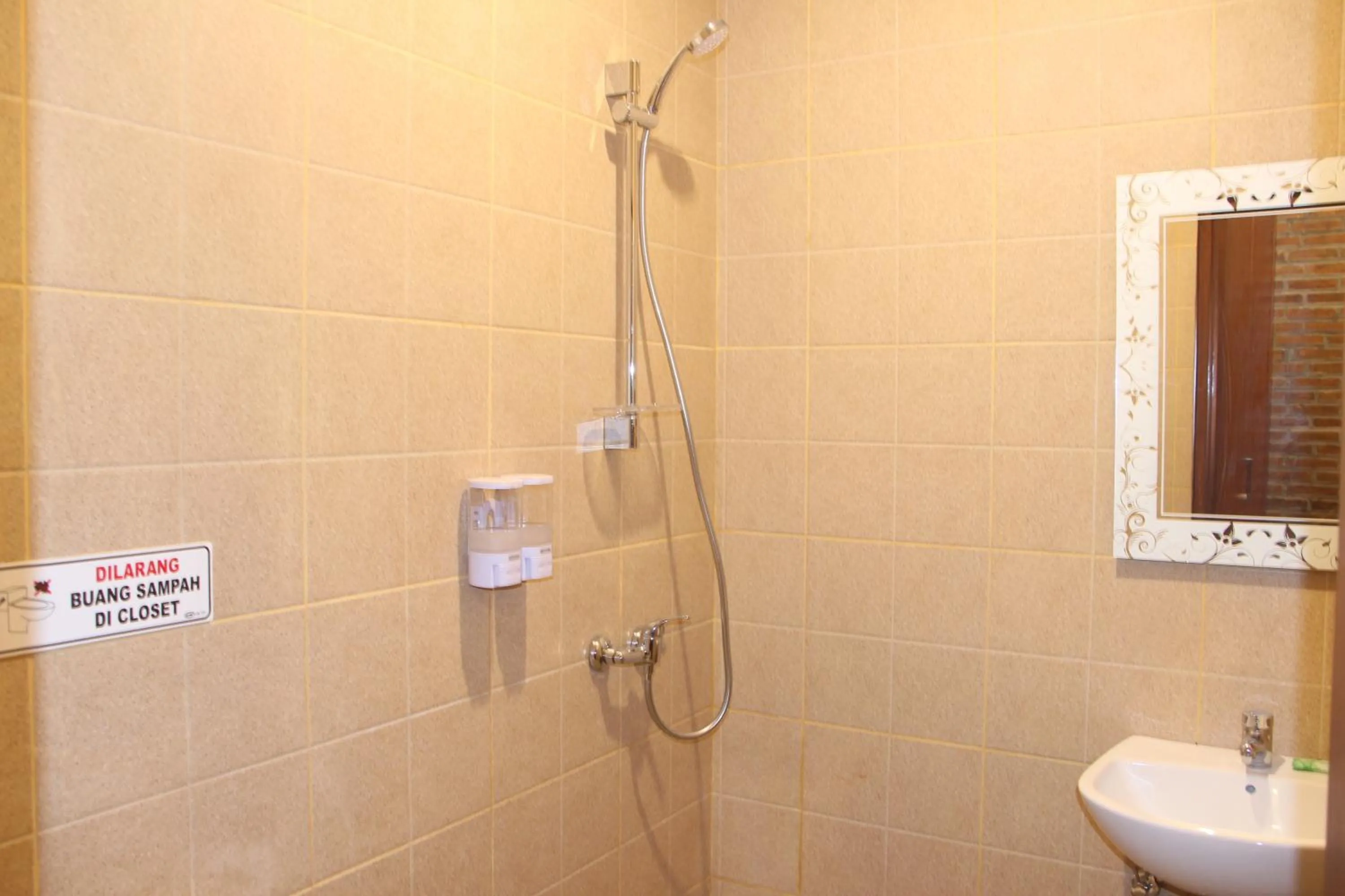 Bathroom in The Garuda Homestay Sanur