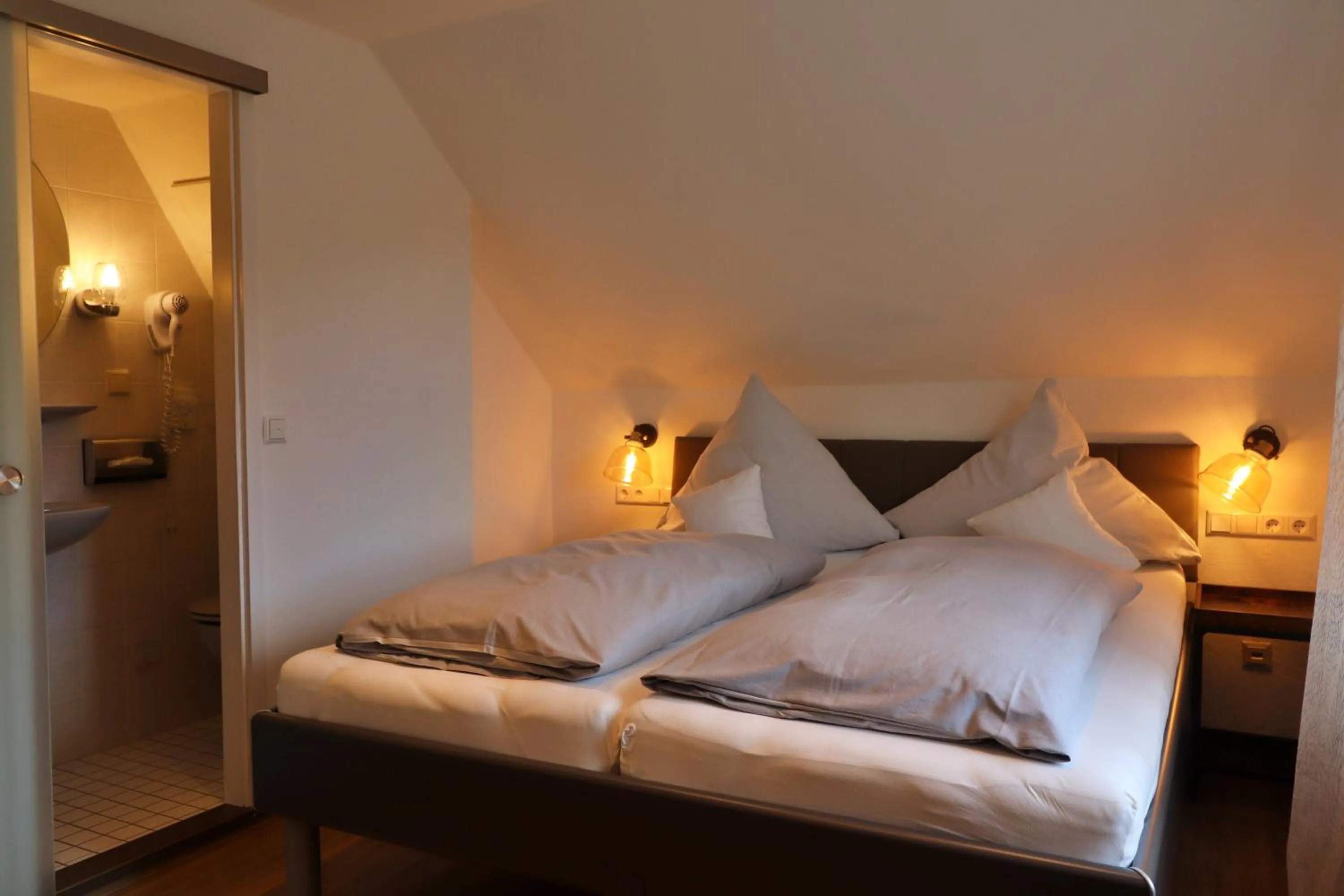 Bedroom, Bed in Hotel Zur Post