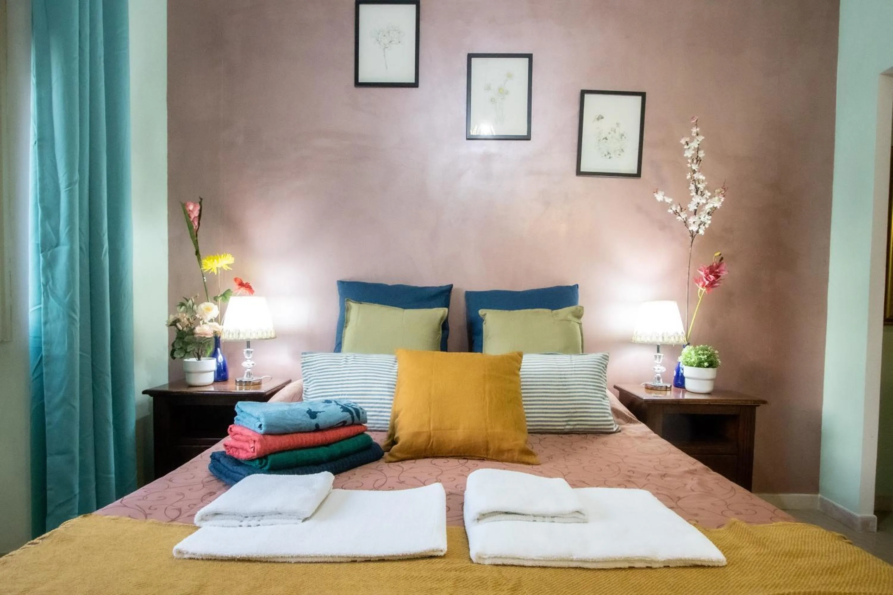 Bed in B&B Colorful Suite Yard