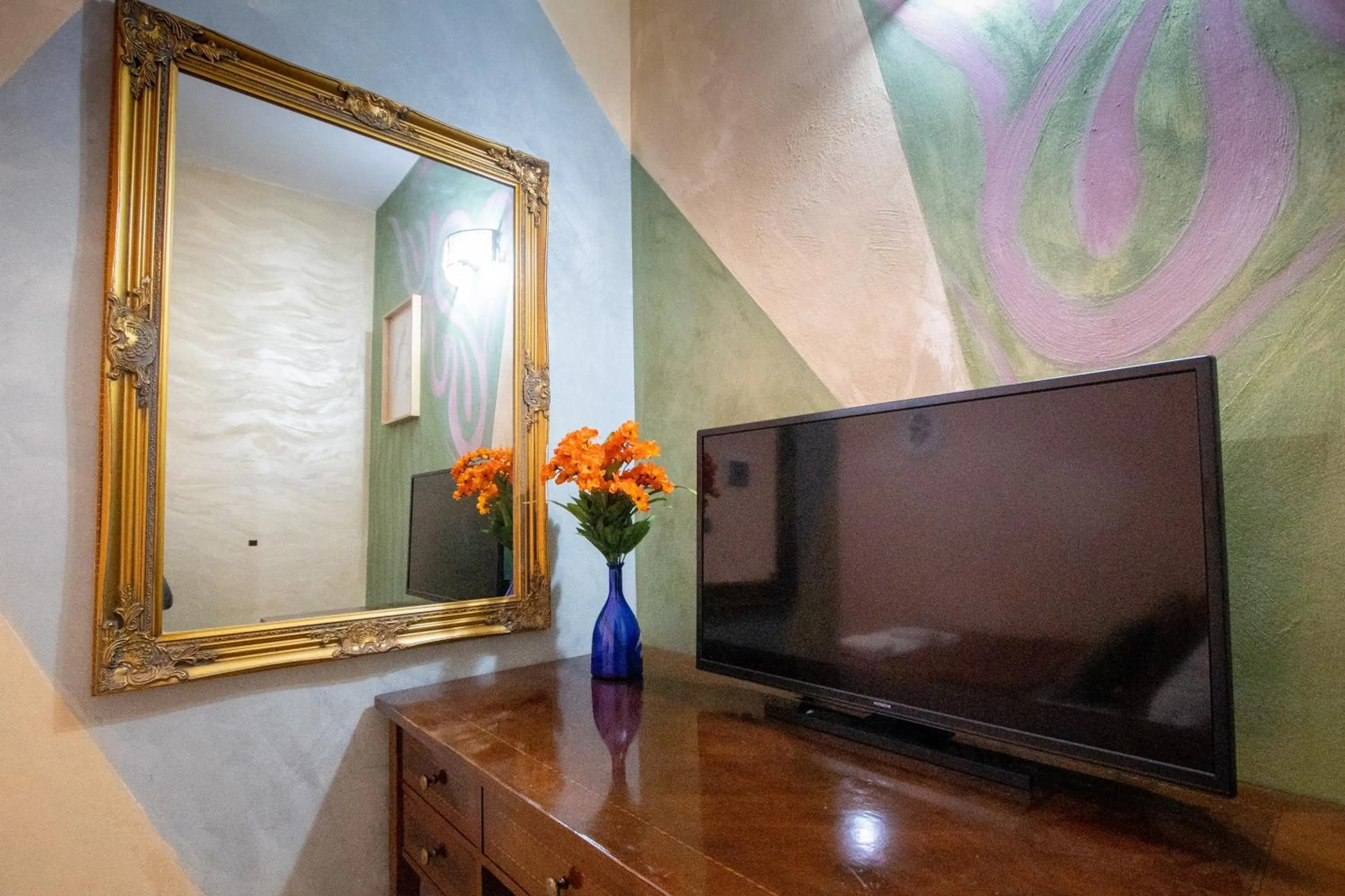 Winter in B&B Colorful Suite Yard