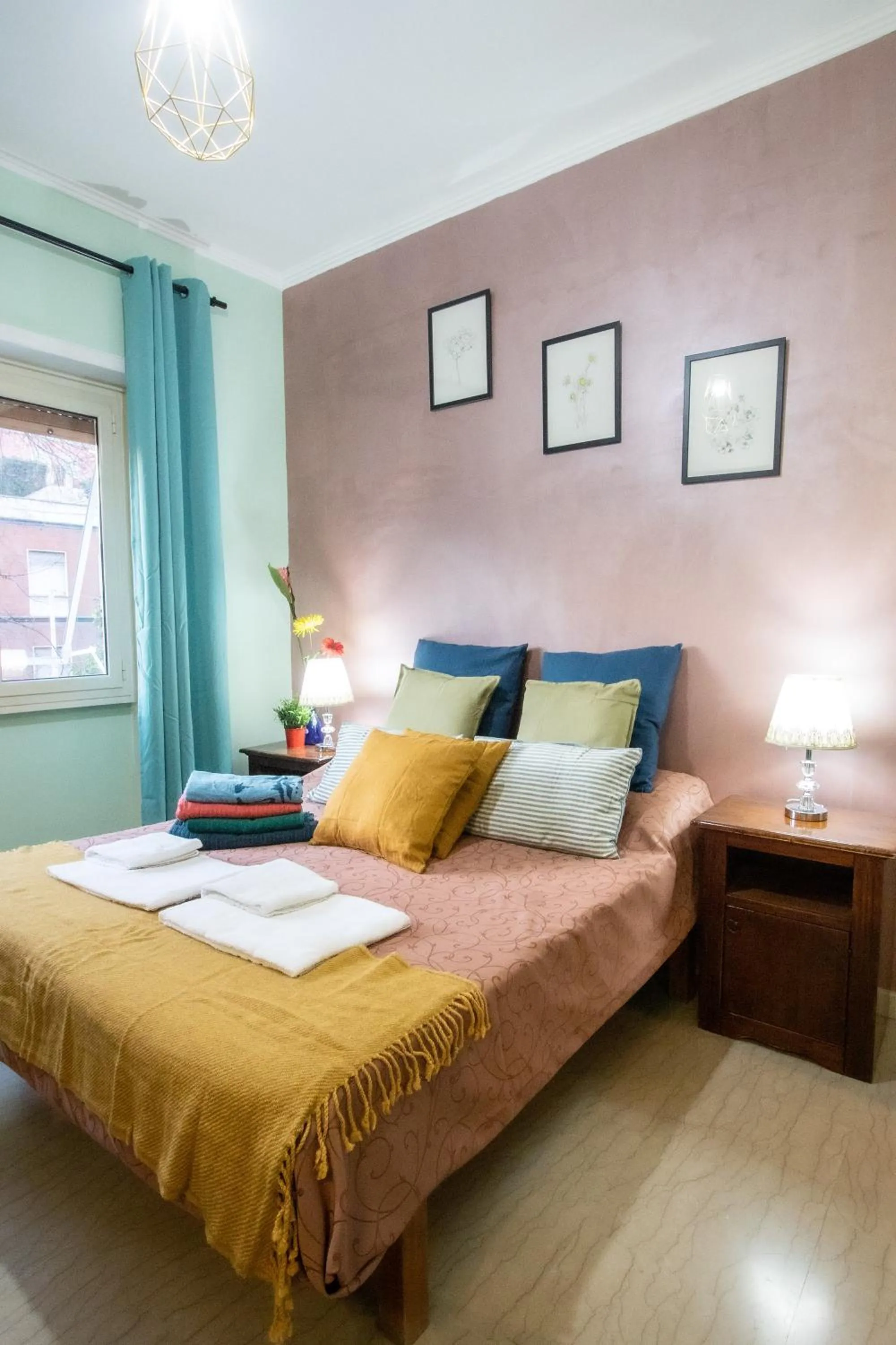 Bed in B&B Colorful Suite Yard