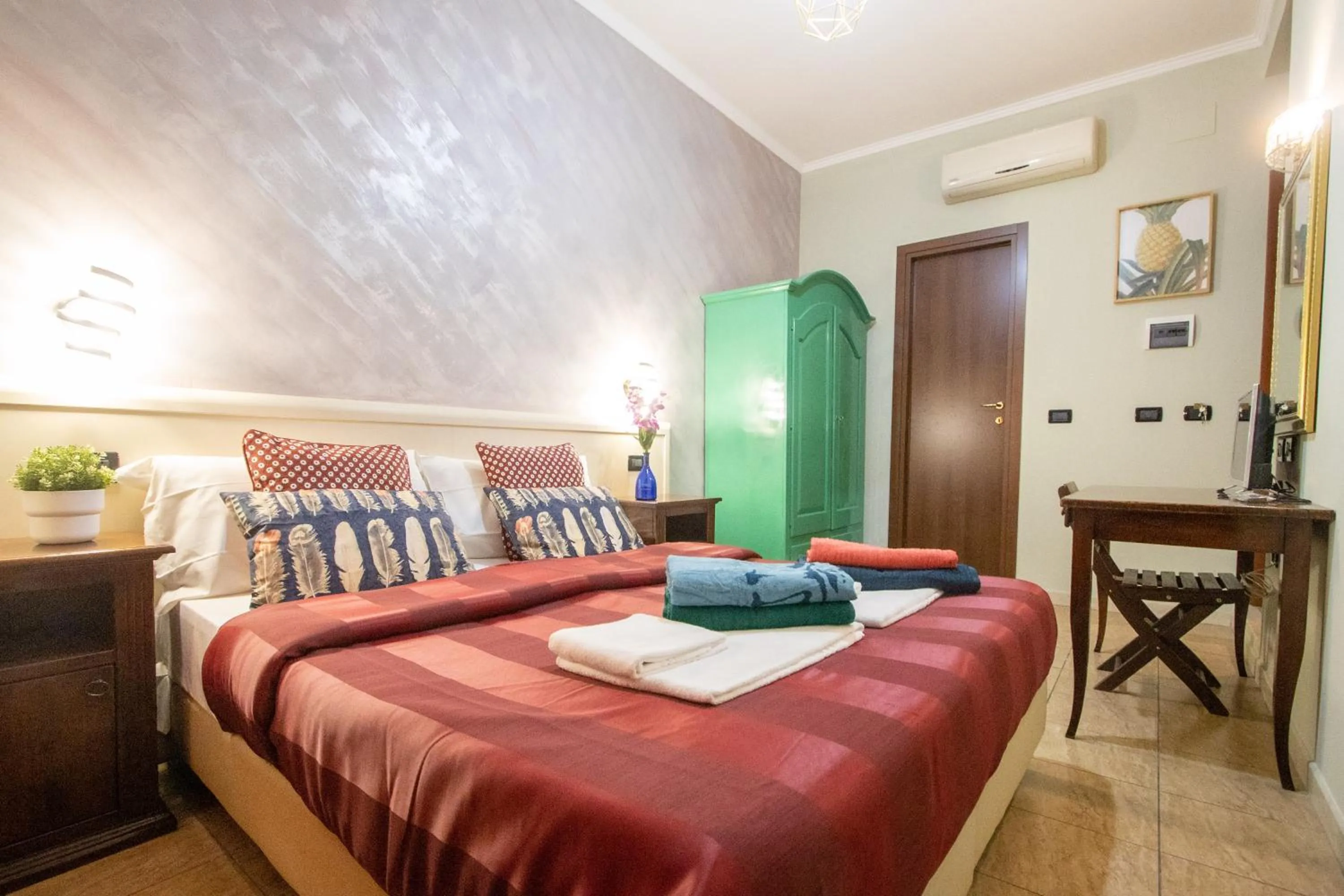 Bed in B&B Colorful Suite Yard