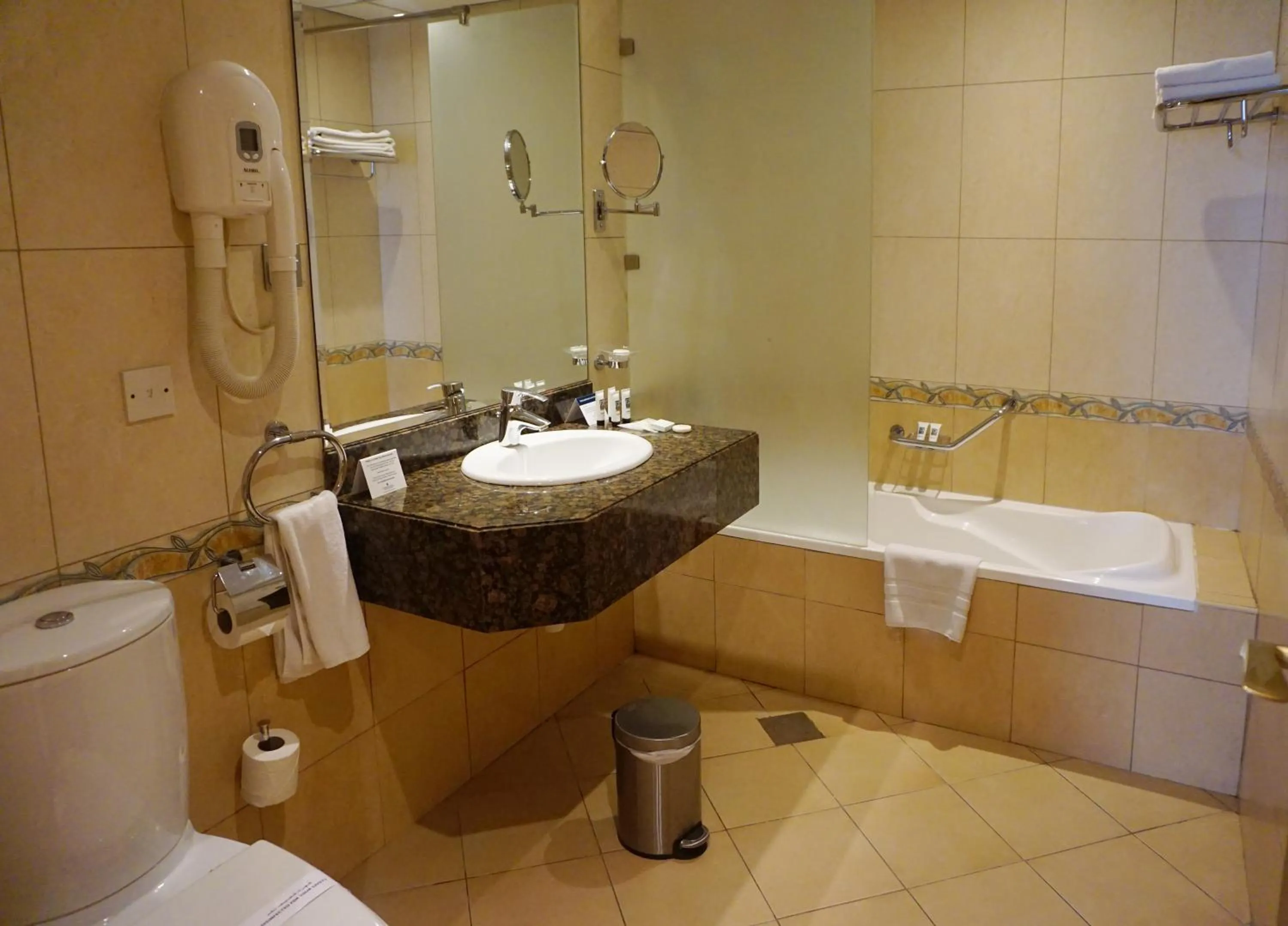 Shower in Golden Tulip Sharjah