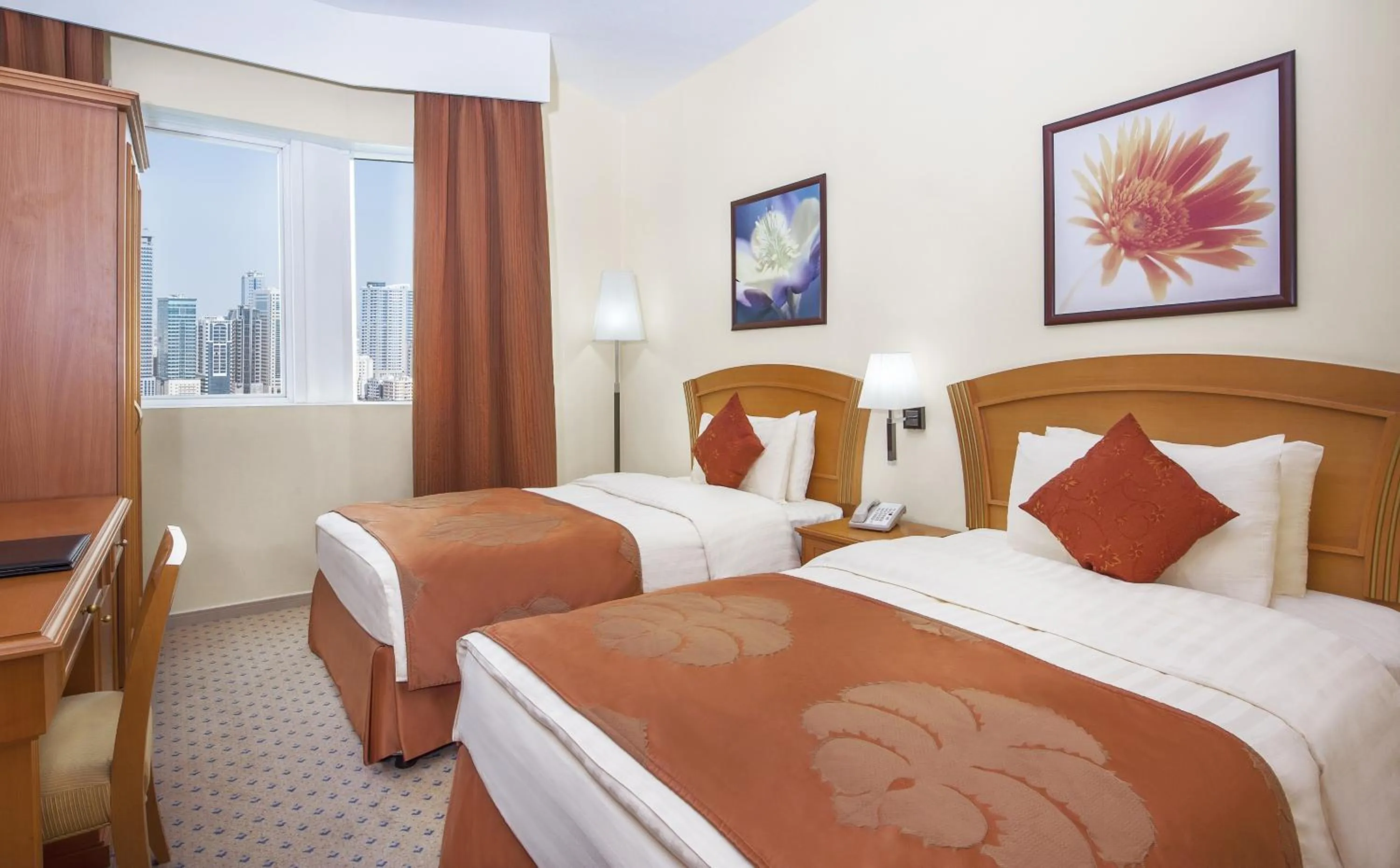 Bedroom, Bed in Golden Tulip Sharjah