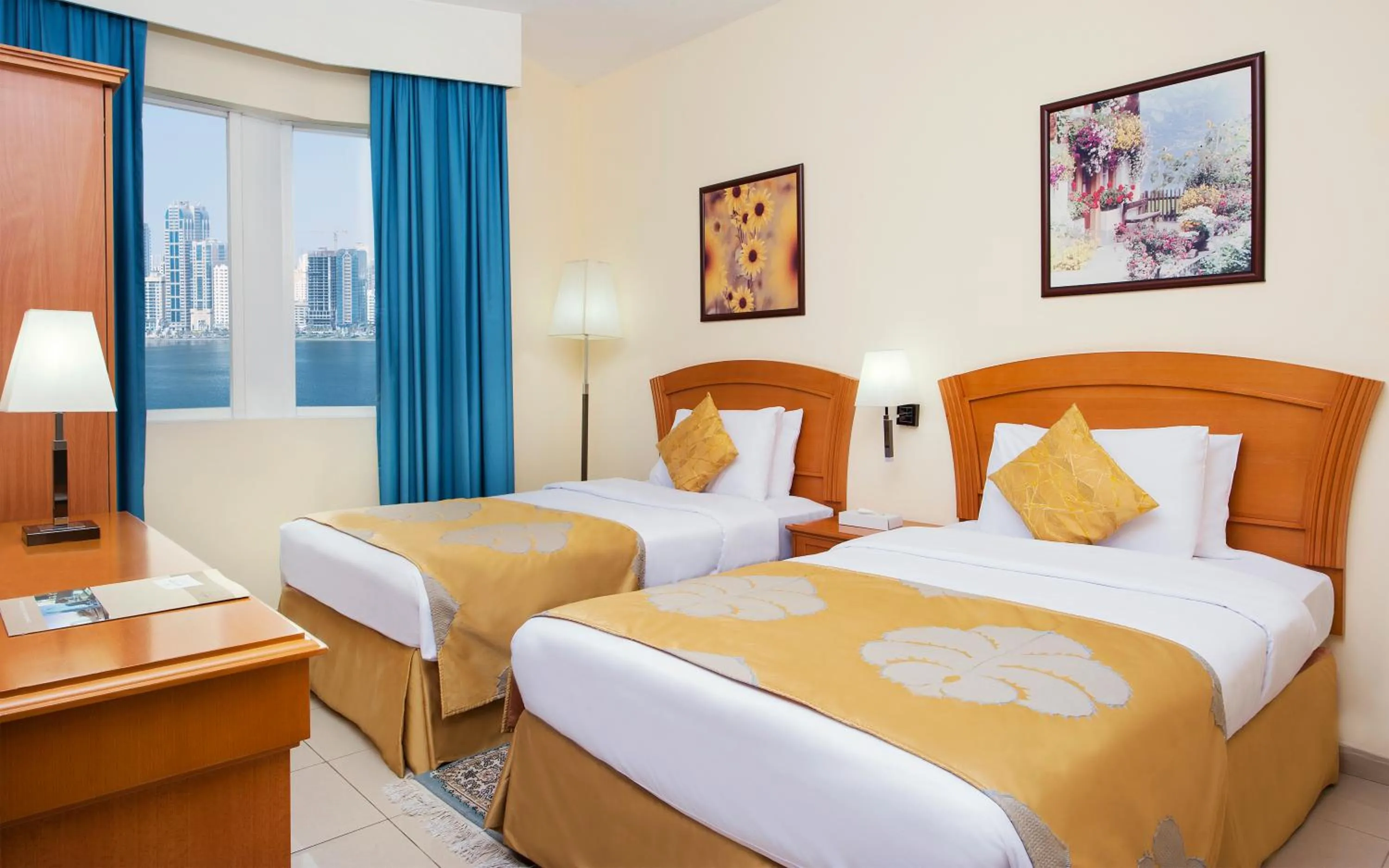 Bedroom, Bed in Golden Tulip Sharjah