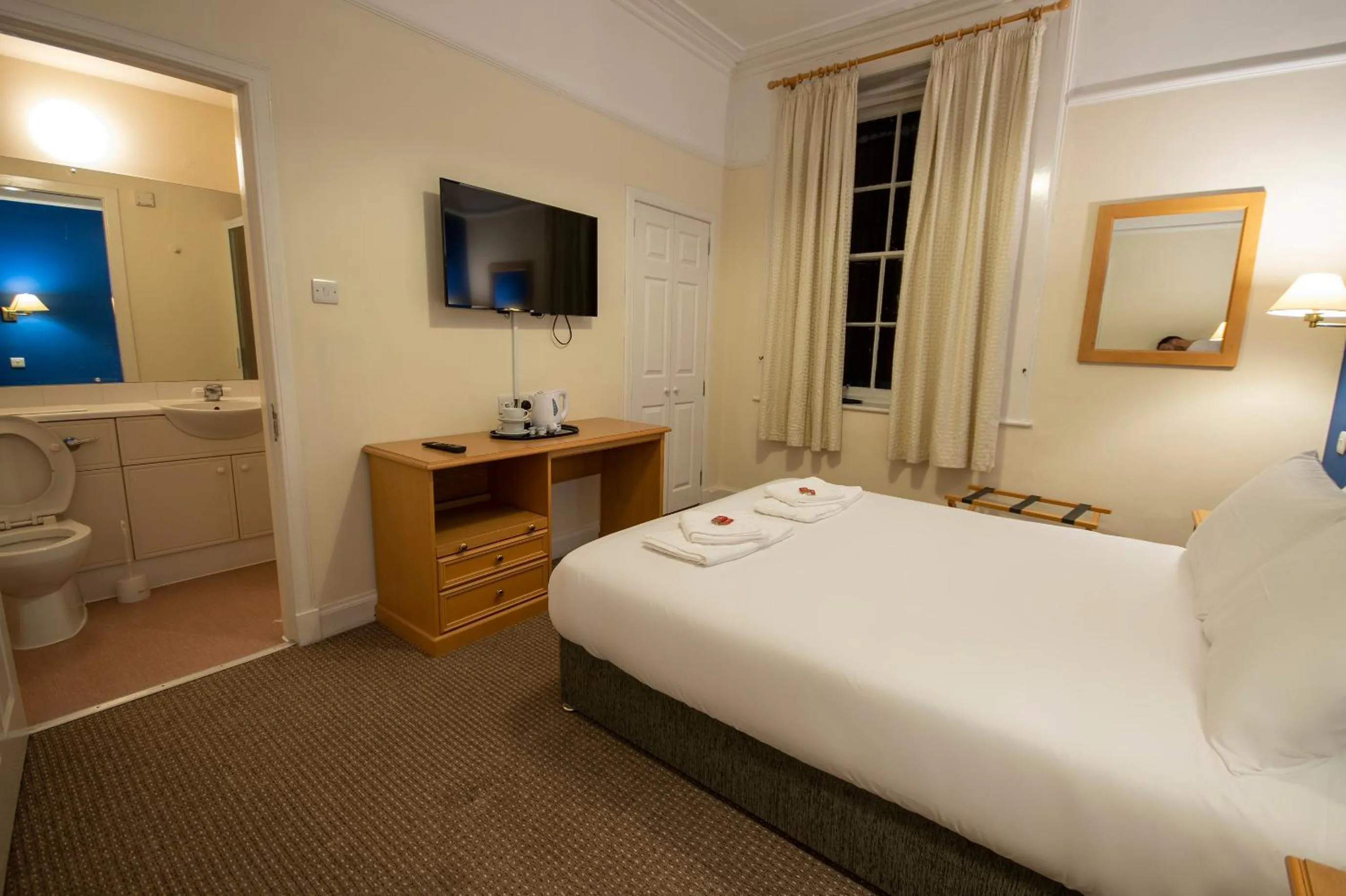 Bed in Douglas Arms Hotel