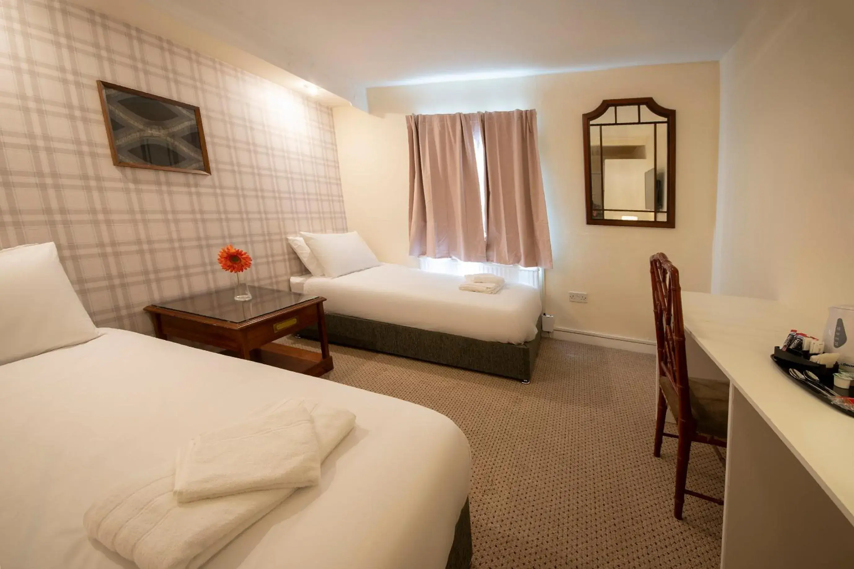 Standard Twin Room in Douglas Arms Hotel Standard Twin Room in Douglas Arms Hotel