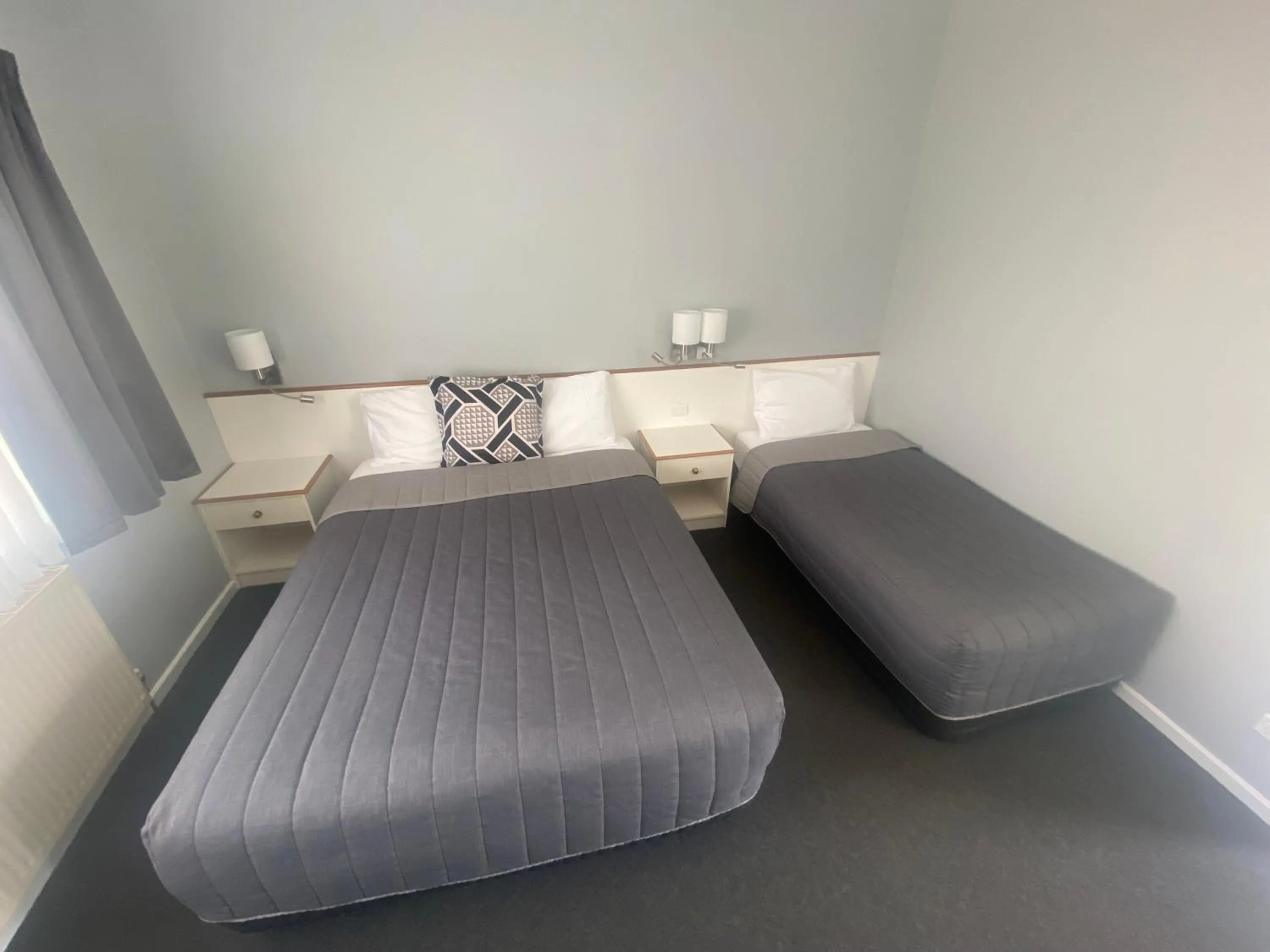 Bed in Tumbarumba Motel & Elms Restaurant