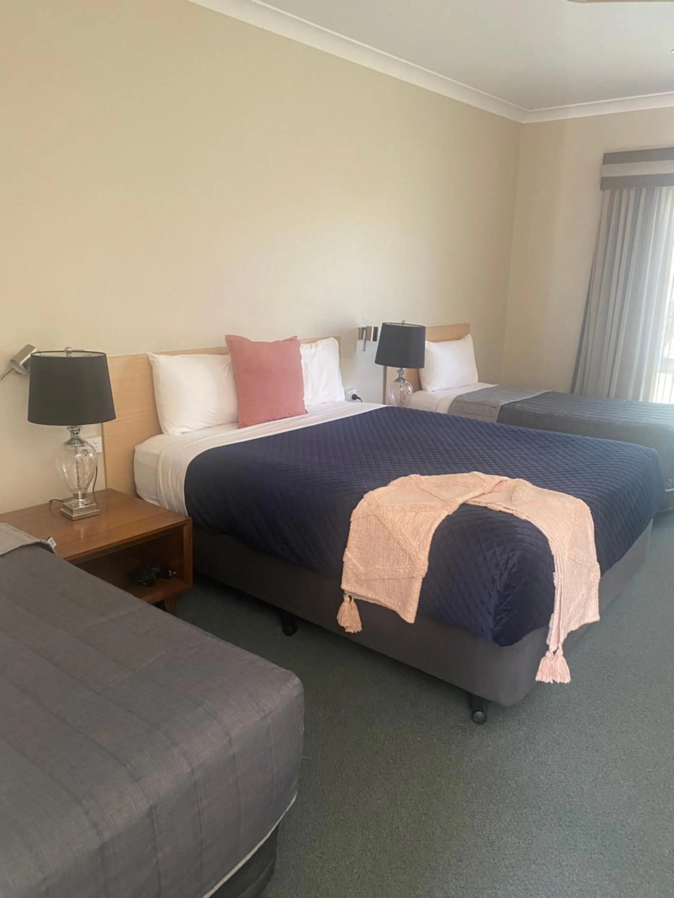 Bed in Tumbarumba Motel & Elms Restaurant