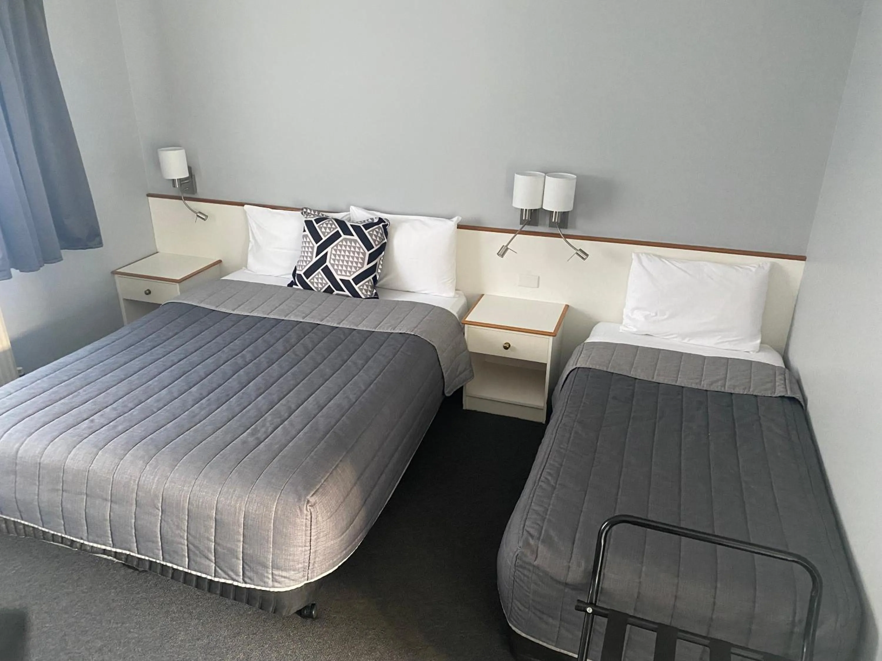 Bed in Tumbarumba Motel & Elms Restaurant