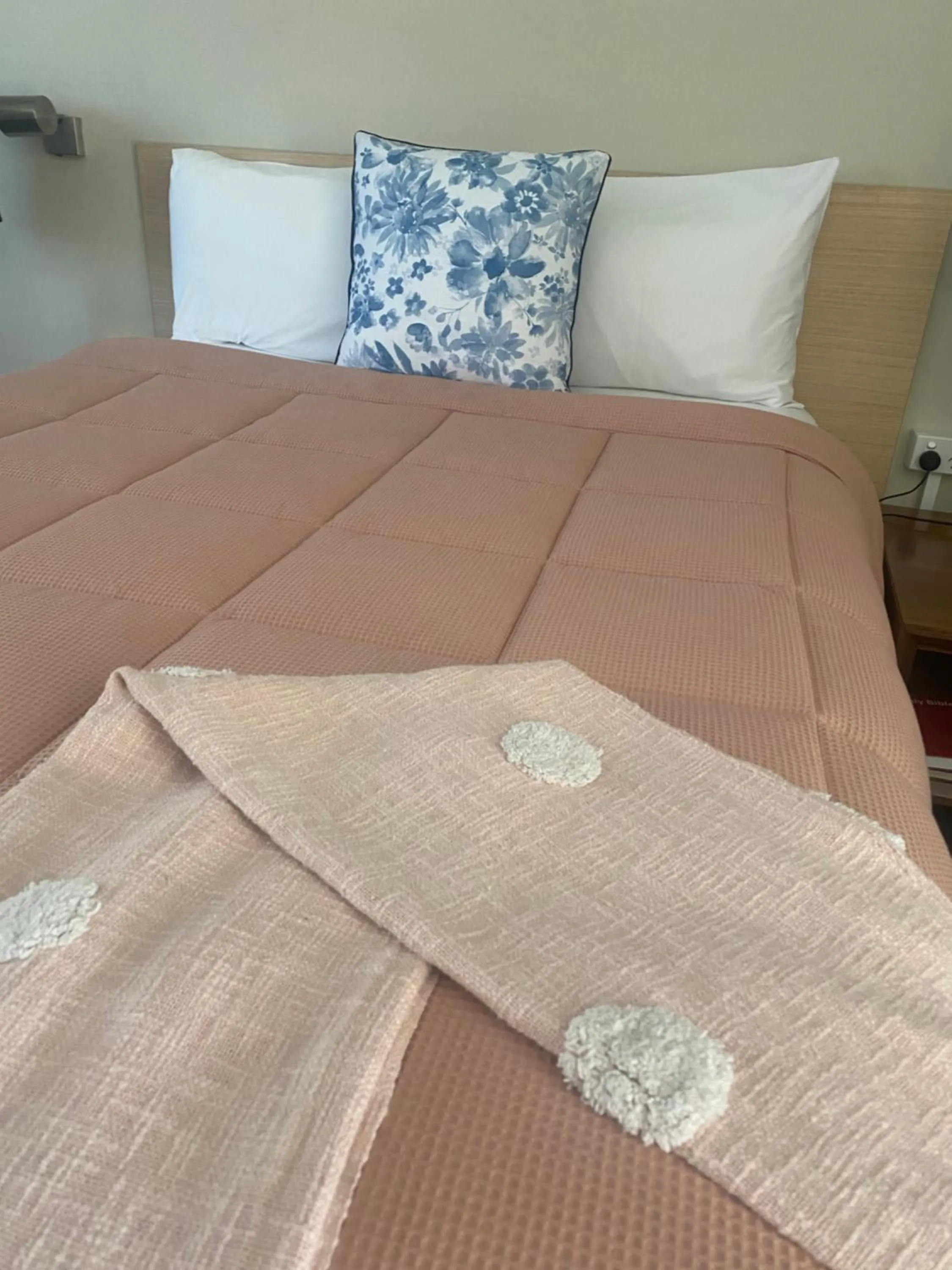 Bed in Tumbarumba Motel & Elms Restaurant