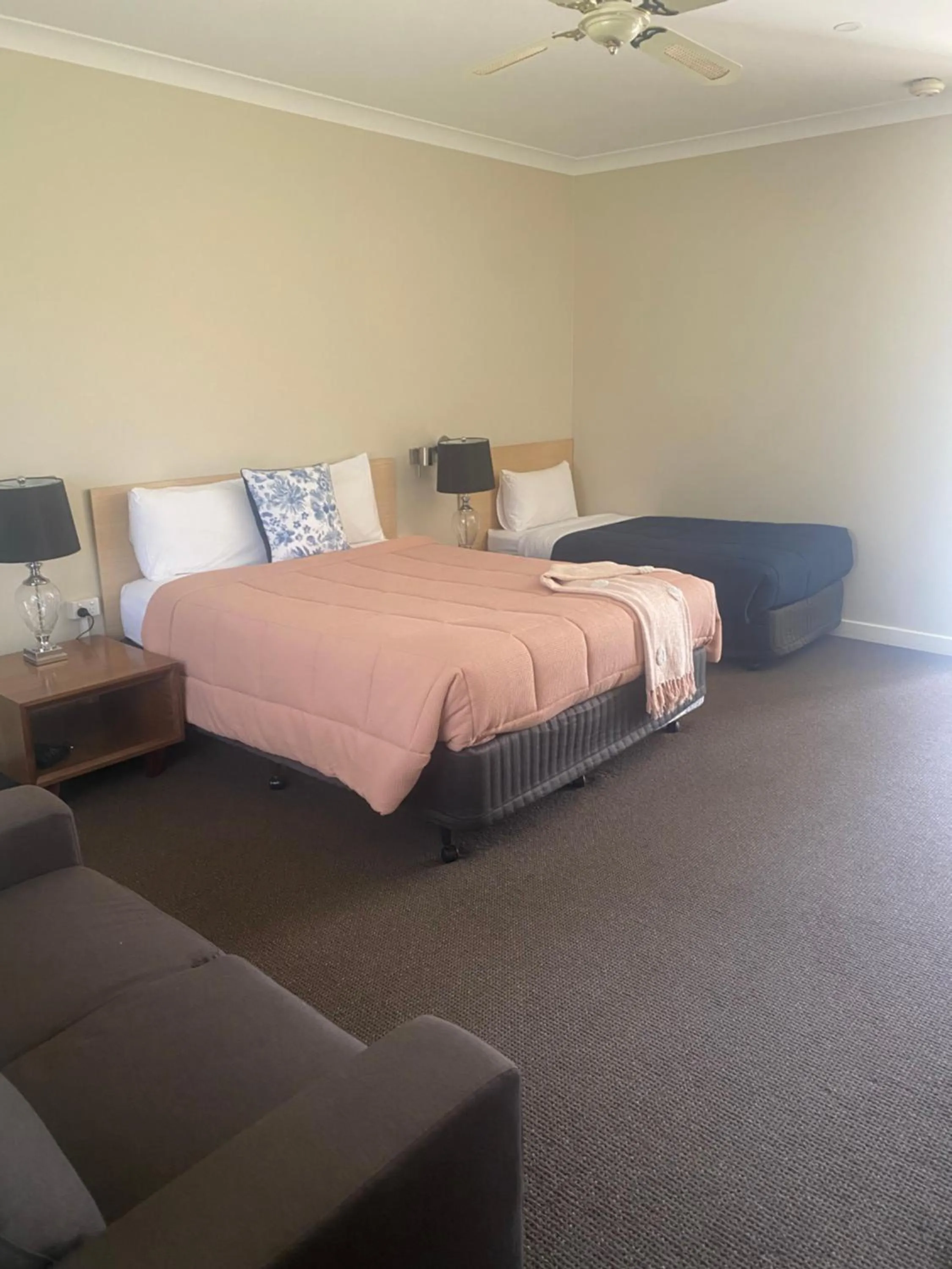 Bed in Tumbarumba Motel & Elms Restaurant