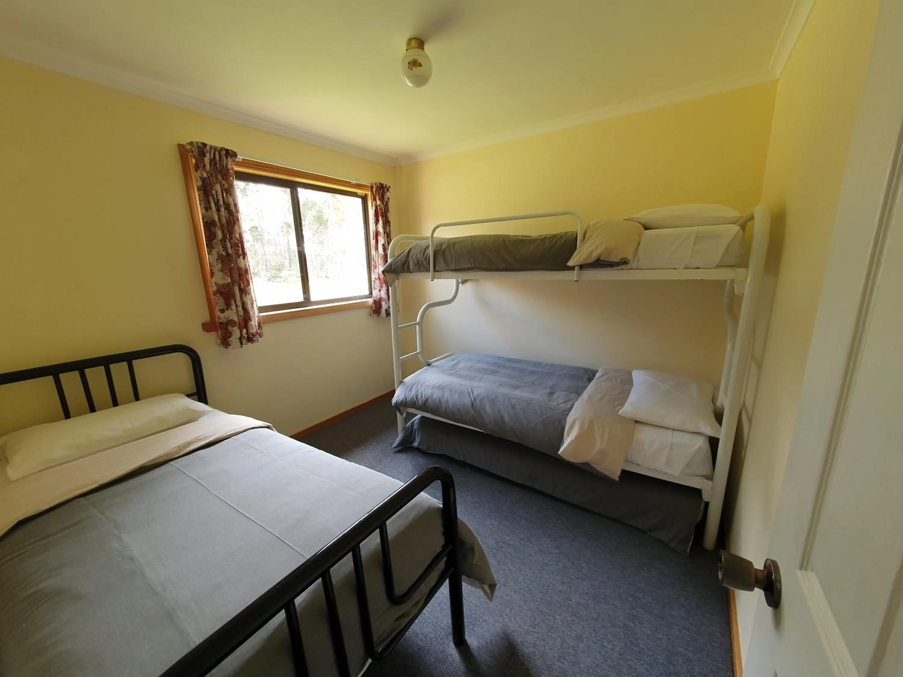 bunk bed, Bed in Lake Yalleena Nature Retreat