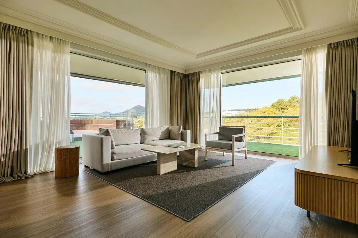 Luxury Suite Garden View Twin in Grand Josun Jeju Luxury Suite Garden View Twin in Grand Josun Jeju