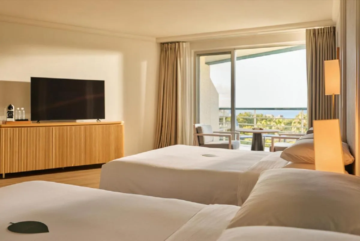 Photo of the whole room, Bed in Grand Josun Jeju