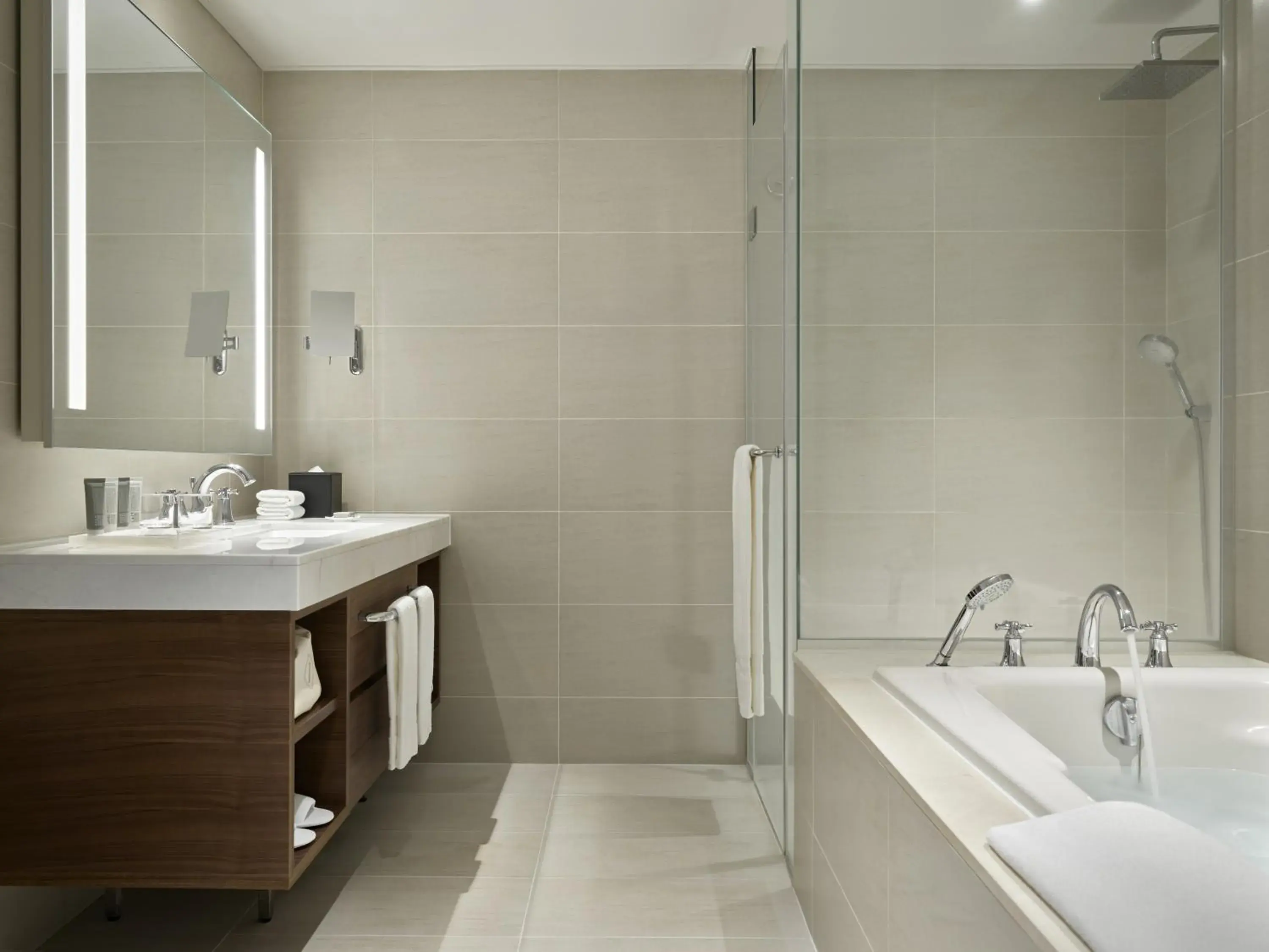 Deluxe Standard View King in Grand Josun Jeju Deluxe Standard View King in Grand Josun Jeju