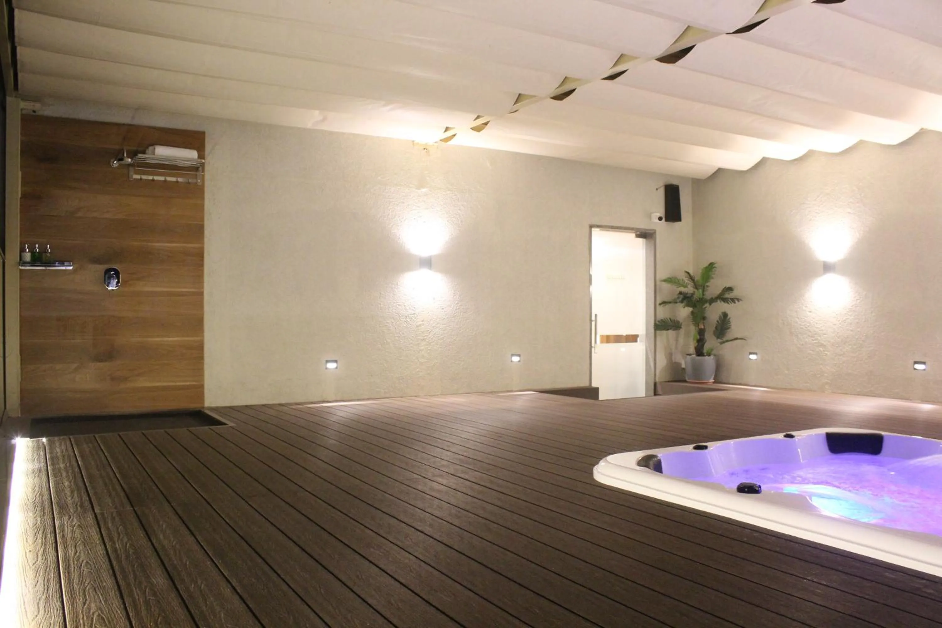 Steam room in HOTEL RAJHANS ABHINANDAN