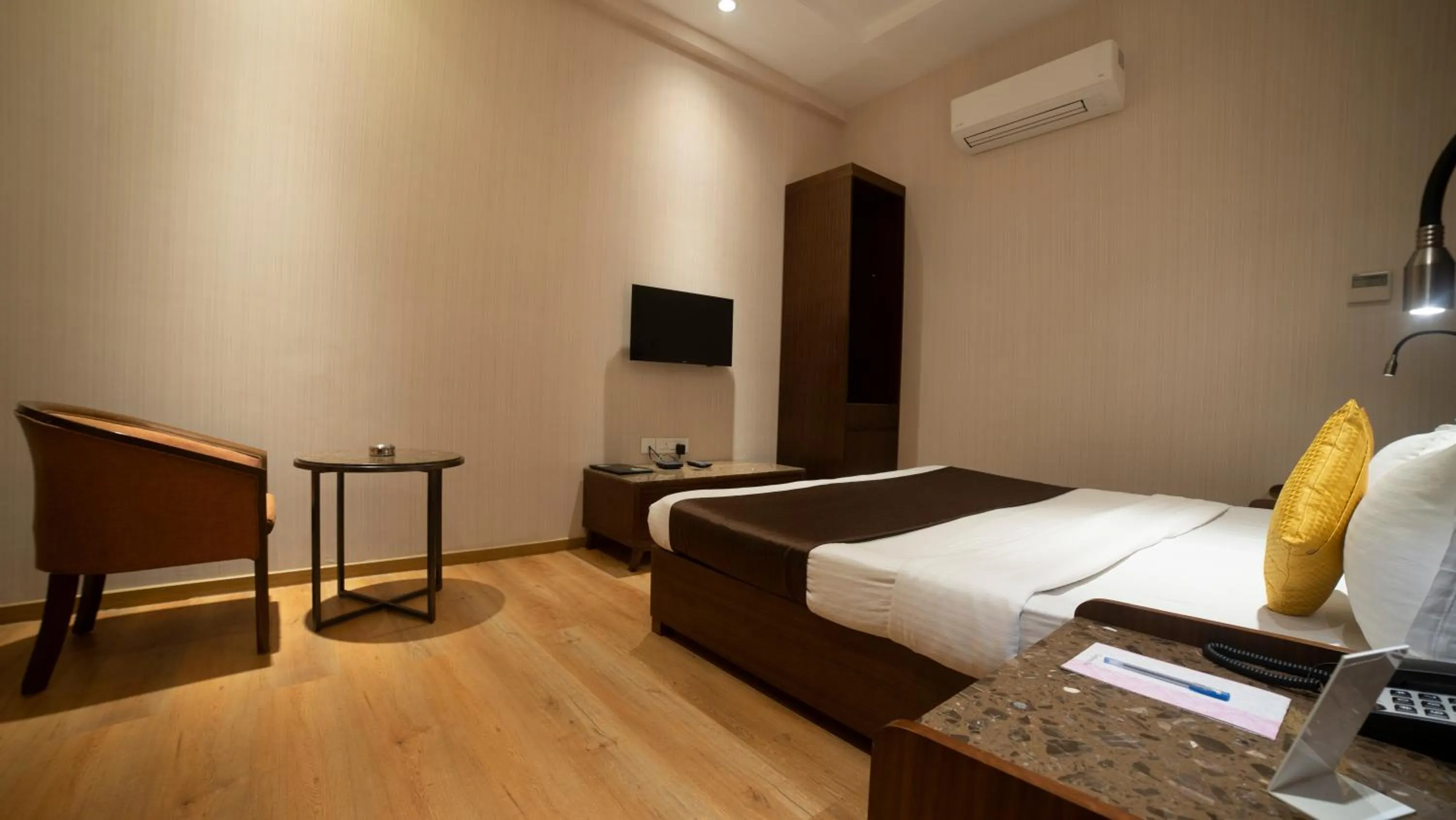 bunk bed, Bed in HOTEL RAJHANS ABHINANDAN