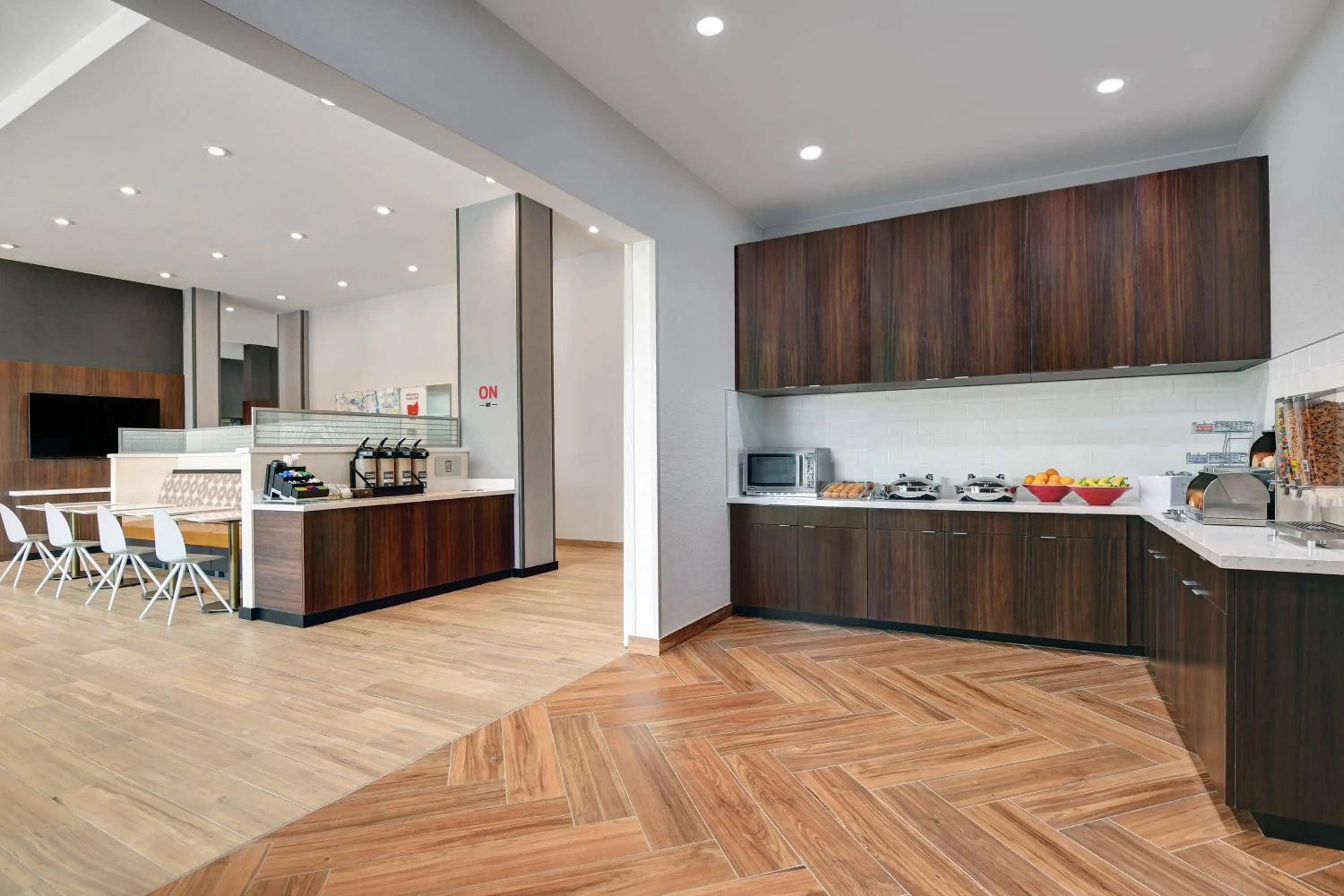 Breakfast in TownePlace Suites by Marriott Columbus Dublin