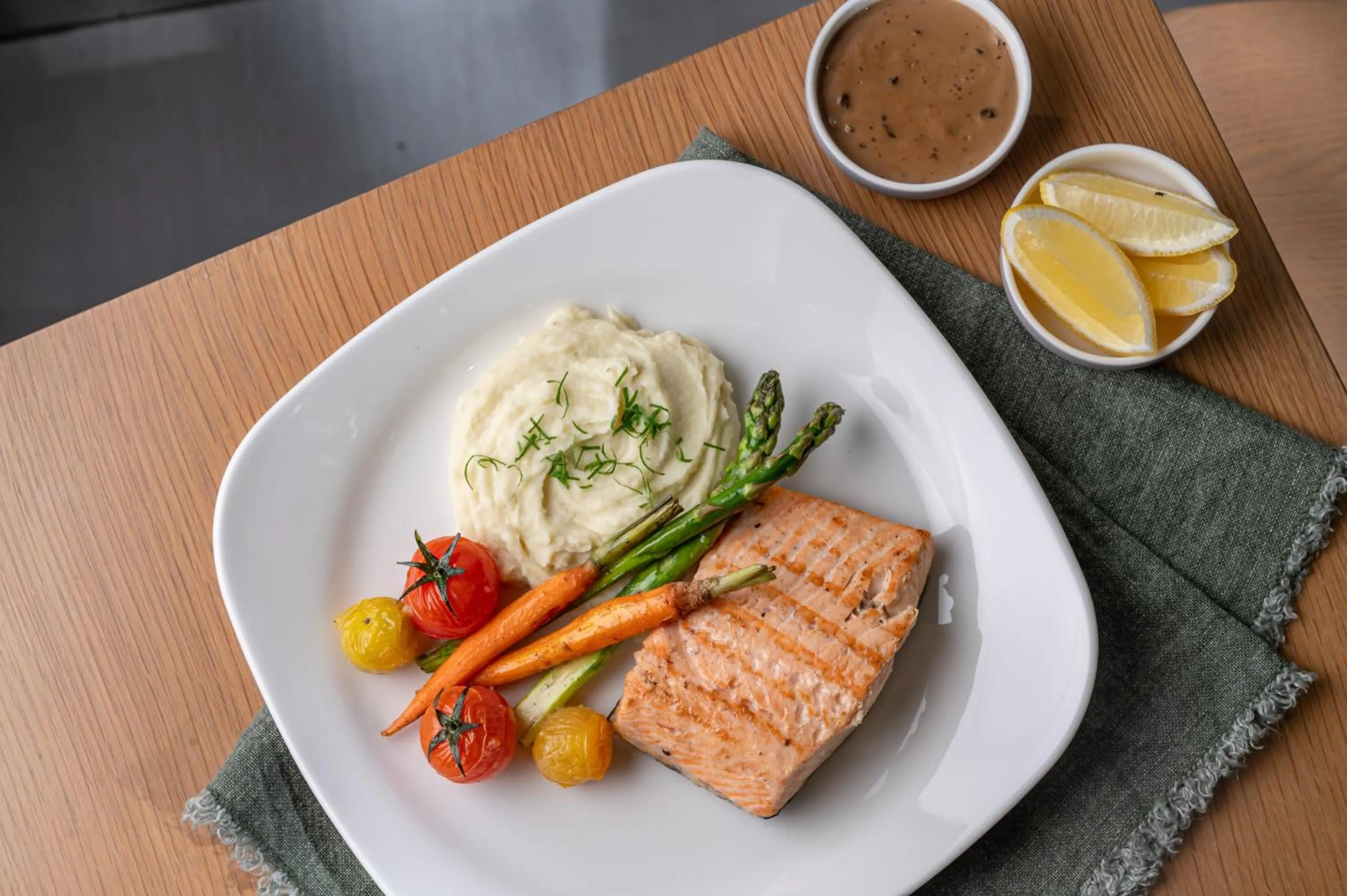 Restaurant/places to eat in Element Al Jaddaf, Dubai