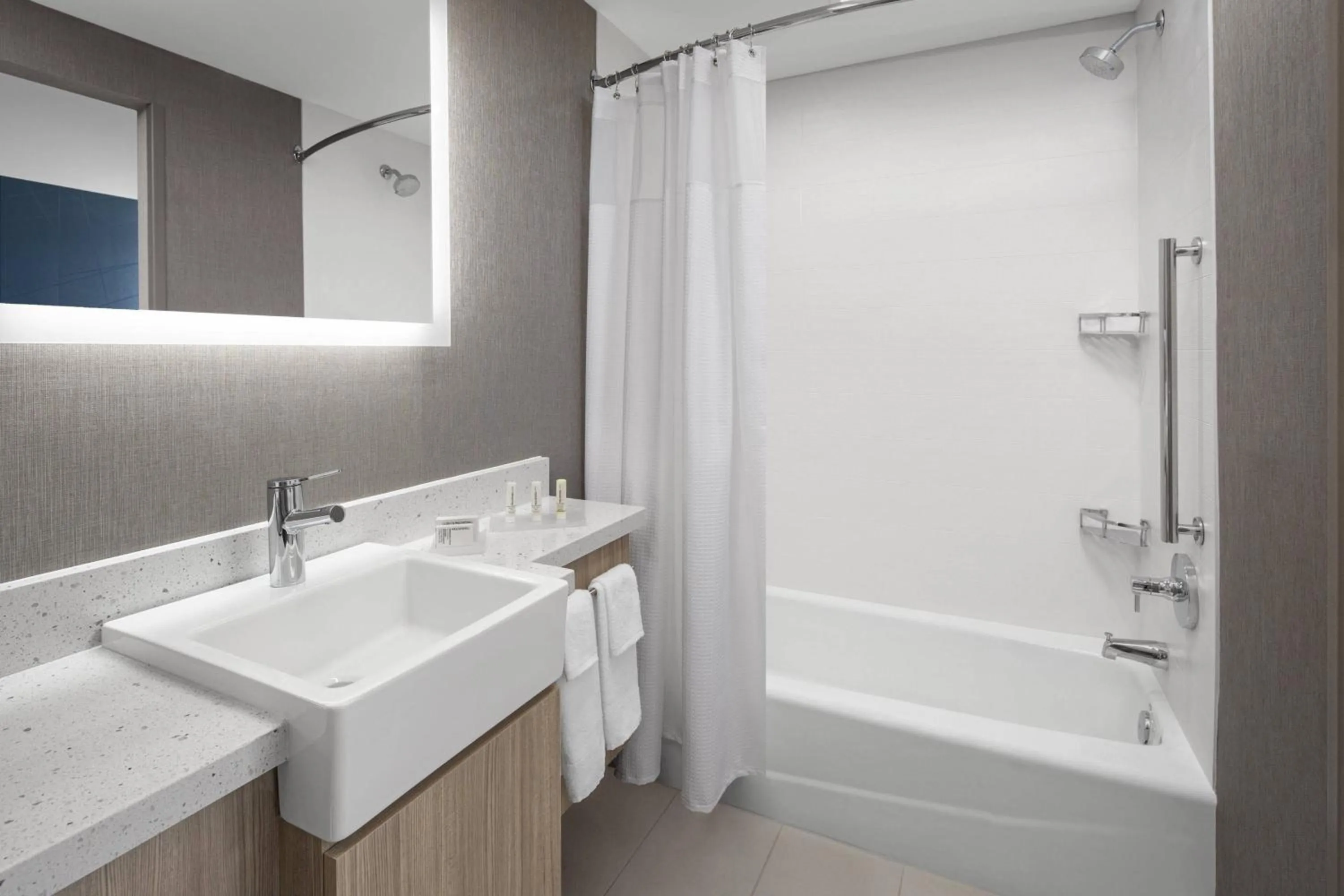 Bathroom in SpringHill Suites by Marriott East Rutherford Meadowlands Carlstadt