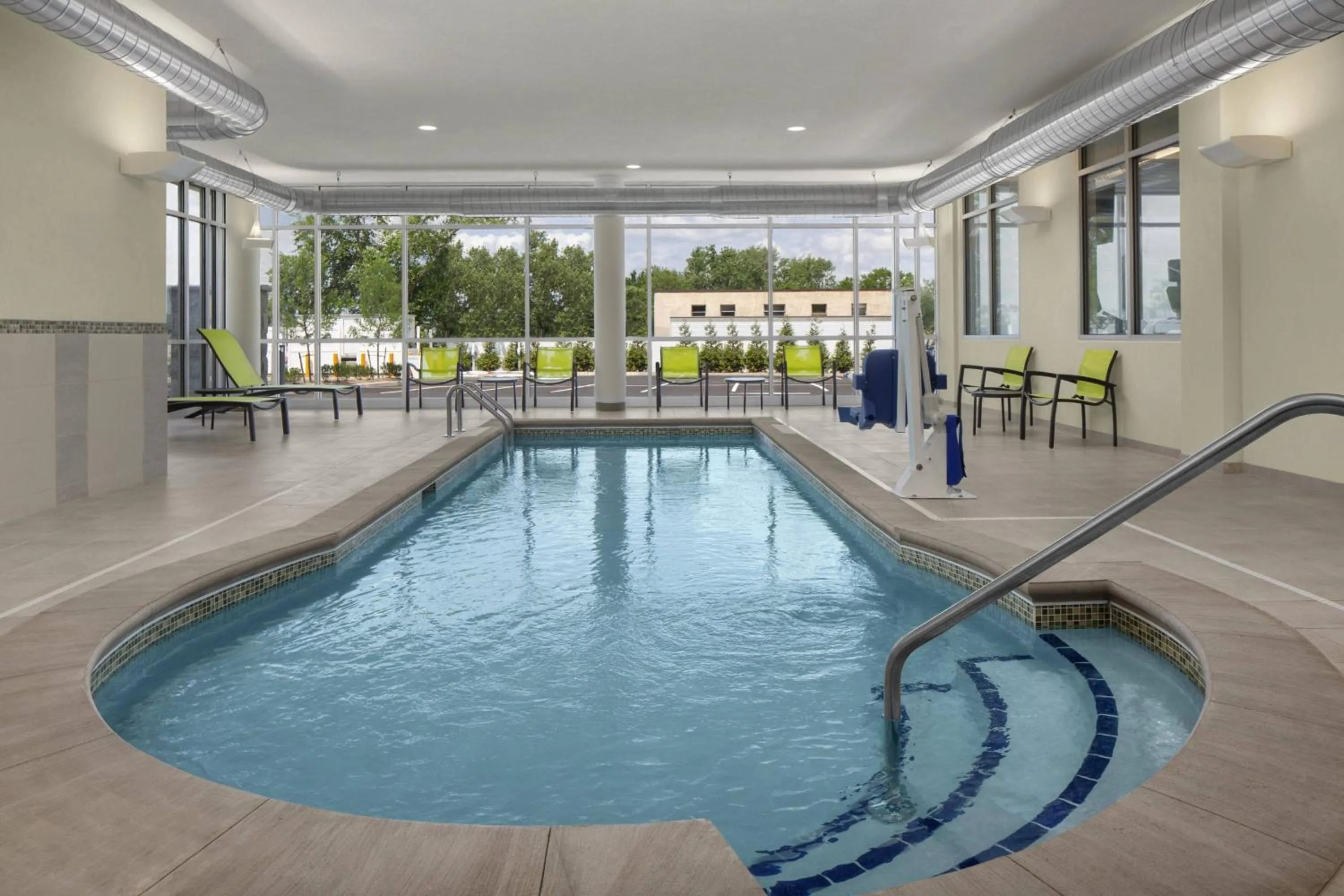 Swimming pool in SpringHill Suites by Marriott East Rutherford Meadowlands Carlstadt