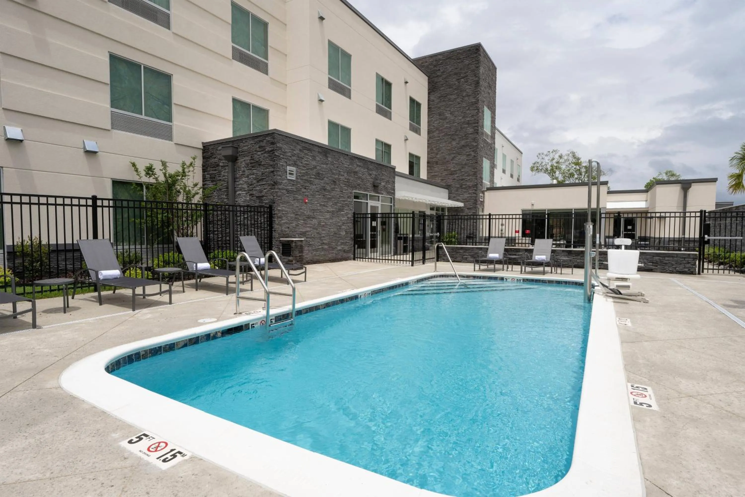 Swimming pool in Fairfield Inn & Suites Arkadelphia