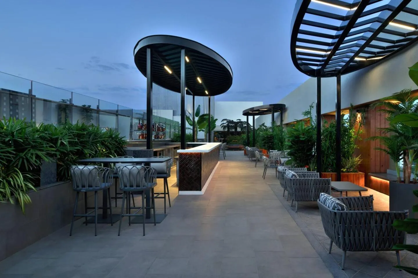 Lounge or bar in Courtyard by Marriott Nashik