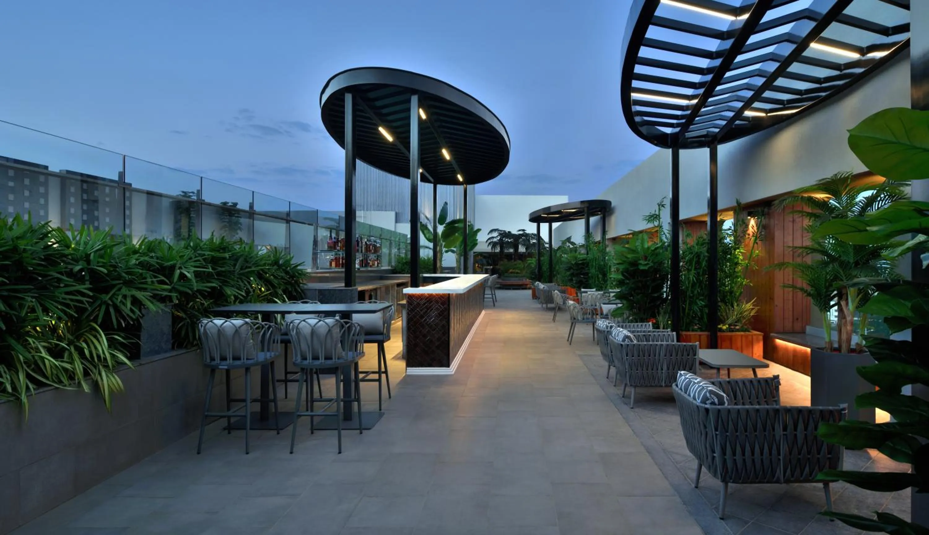 Restaurant/places to eat in Courtyard by Marriott Nashik