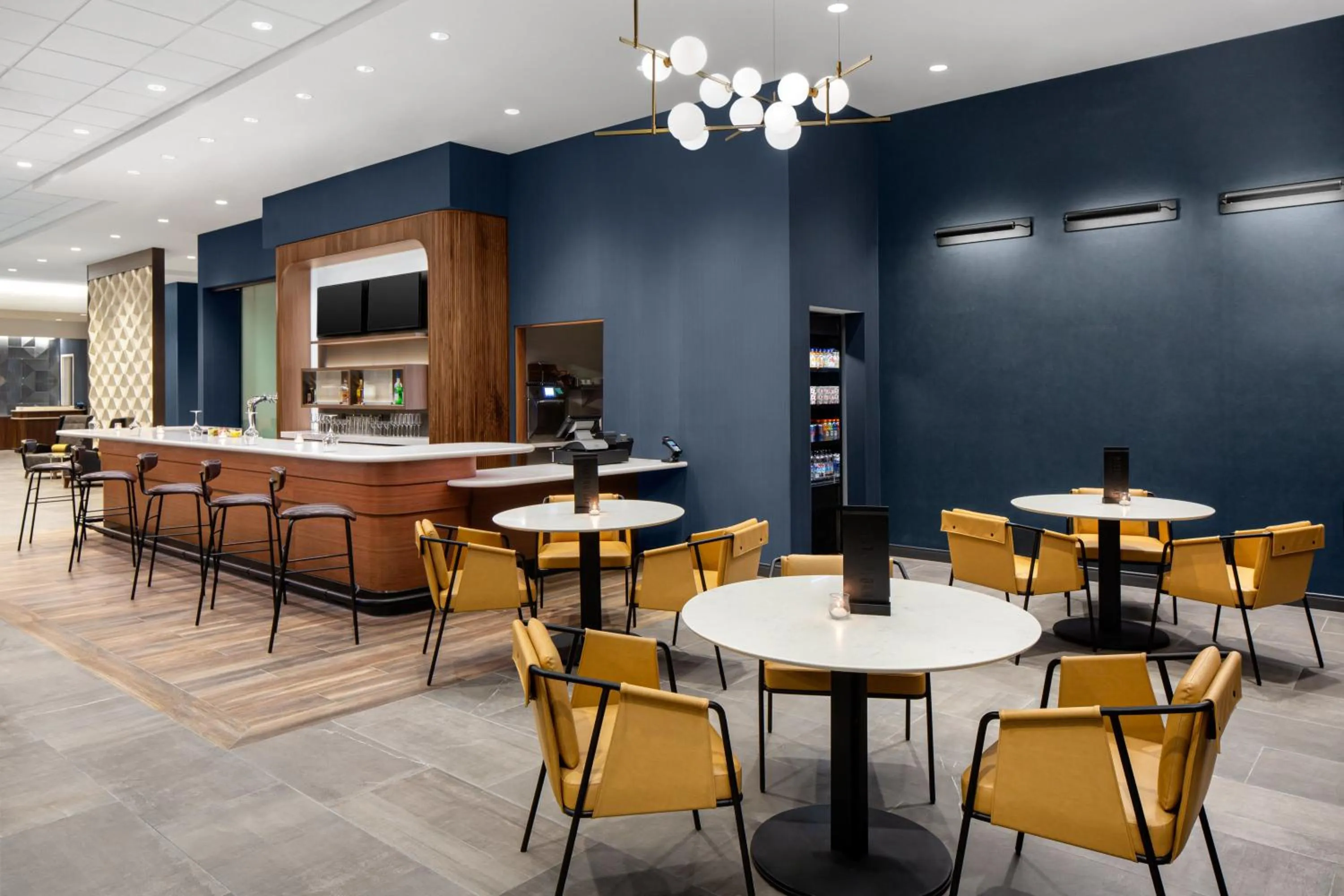 Breakfast in Courtyard by Marriott Lansing Downtown