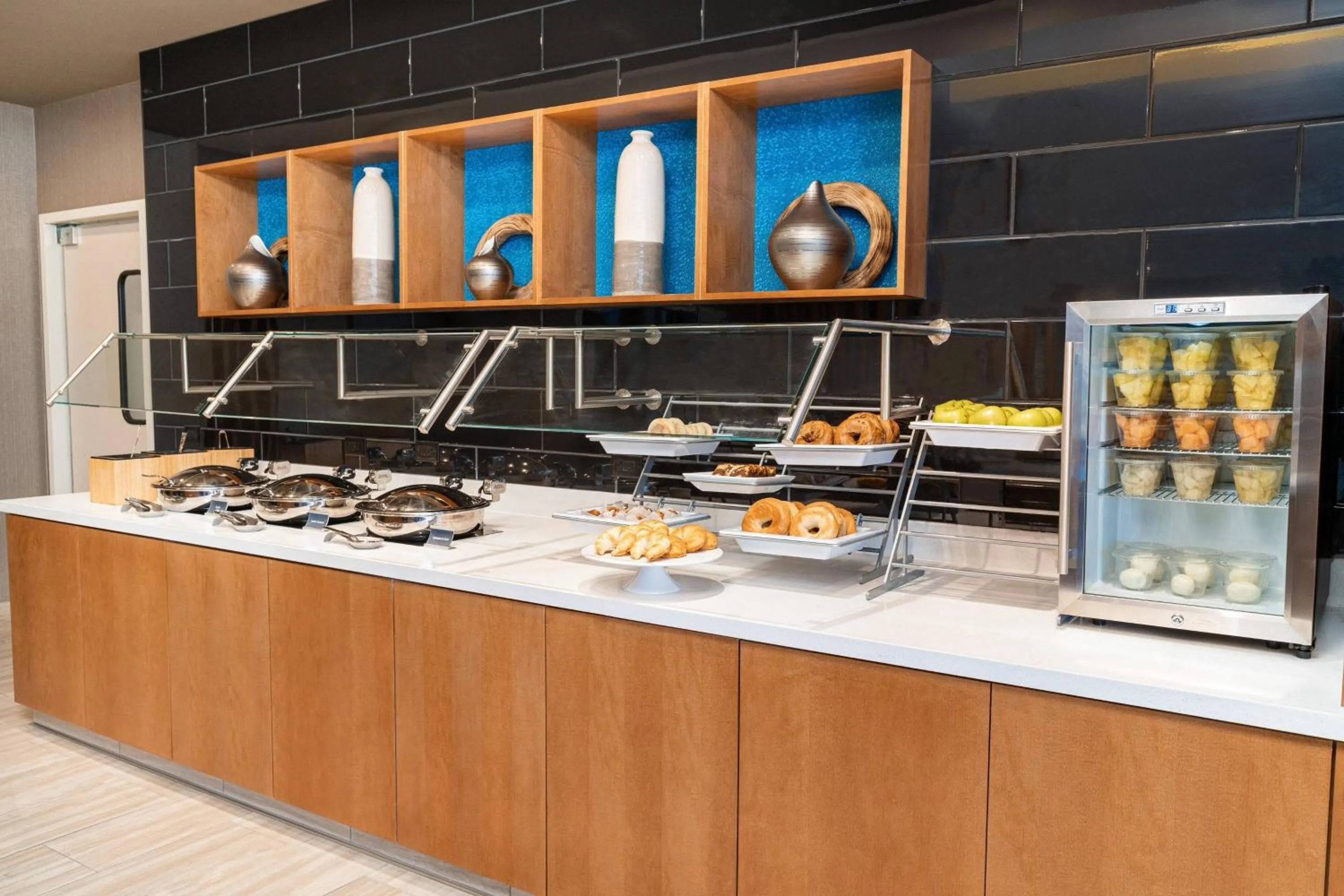 Breakfast in SpringHill Suites by Marriott Irvine Lake Forest