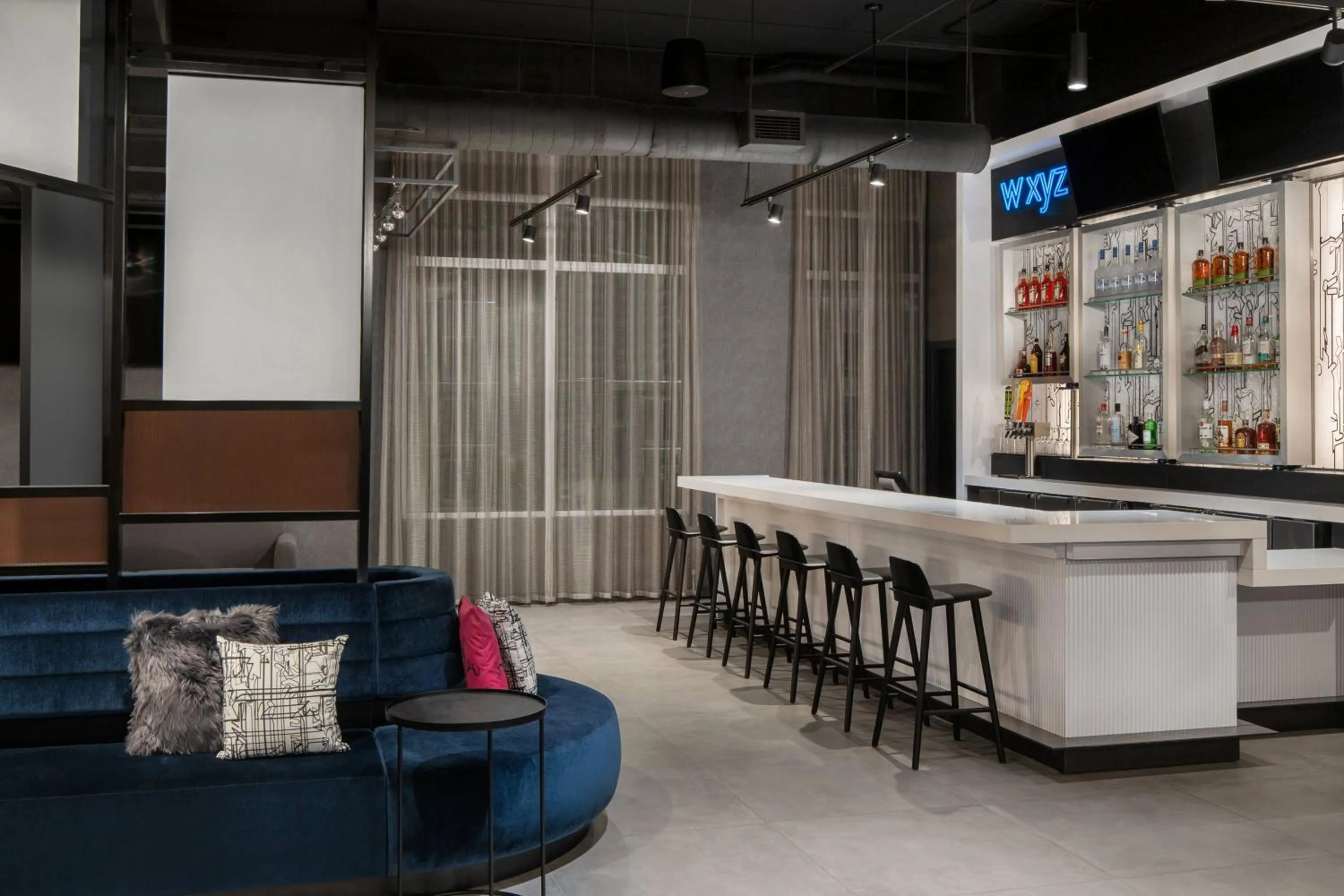 Lounge or bar in Aloft Tampa Midtown