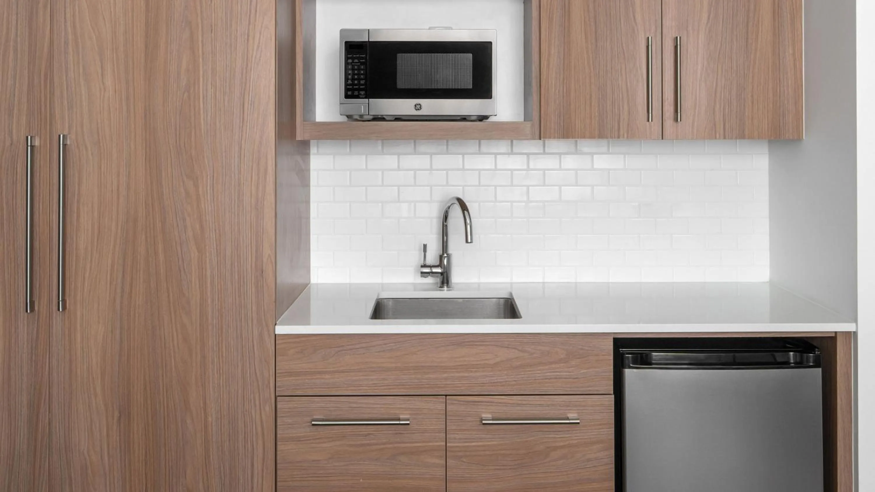 Kitchen or kitchenette in Element Tampa Midtown