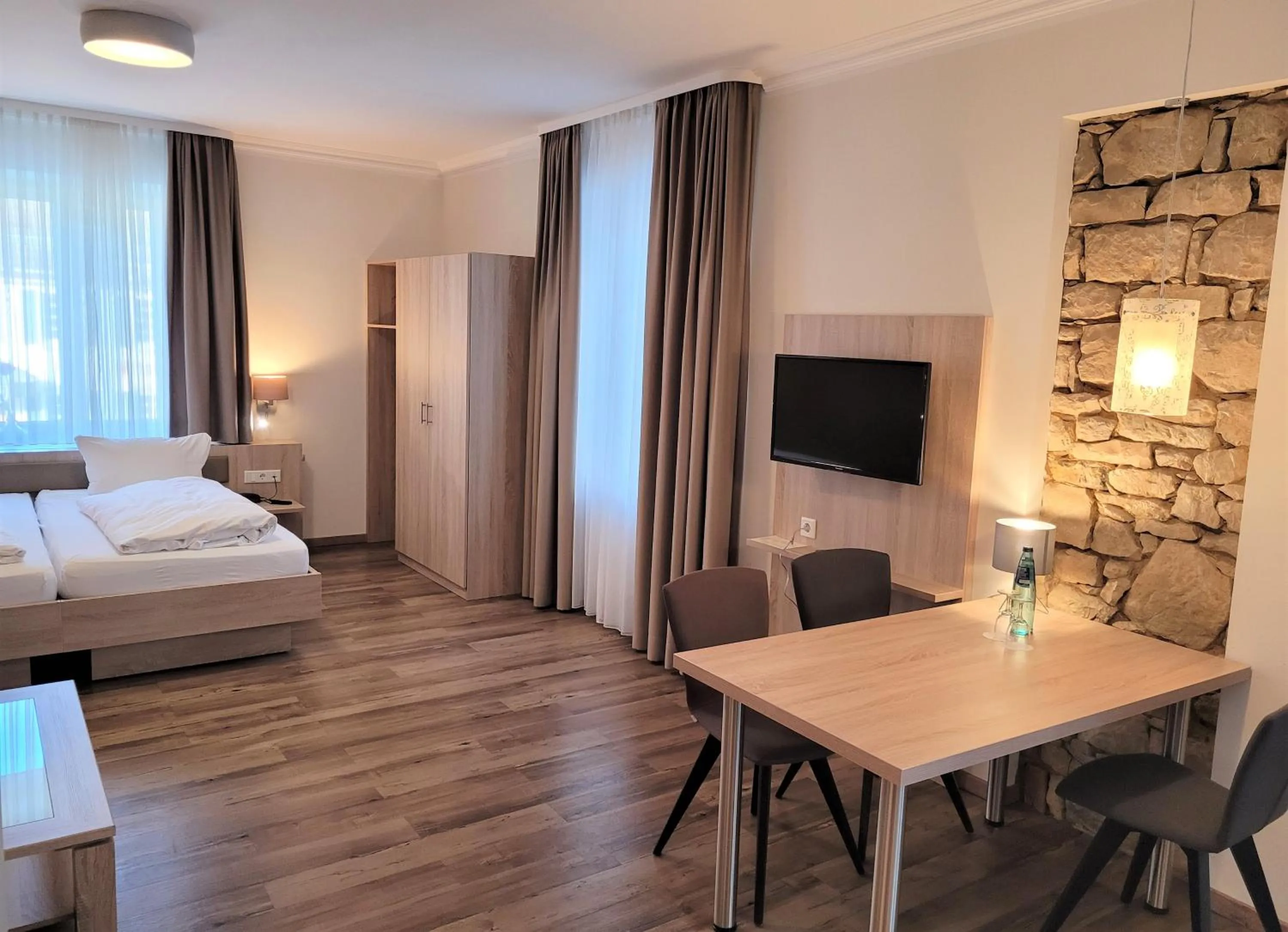 TV and multimedia in Hotel Rössle