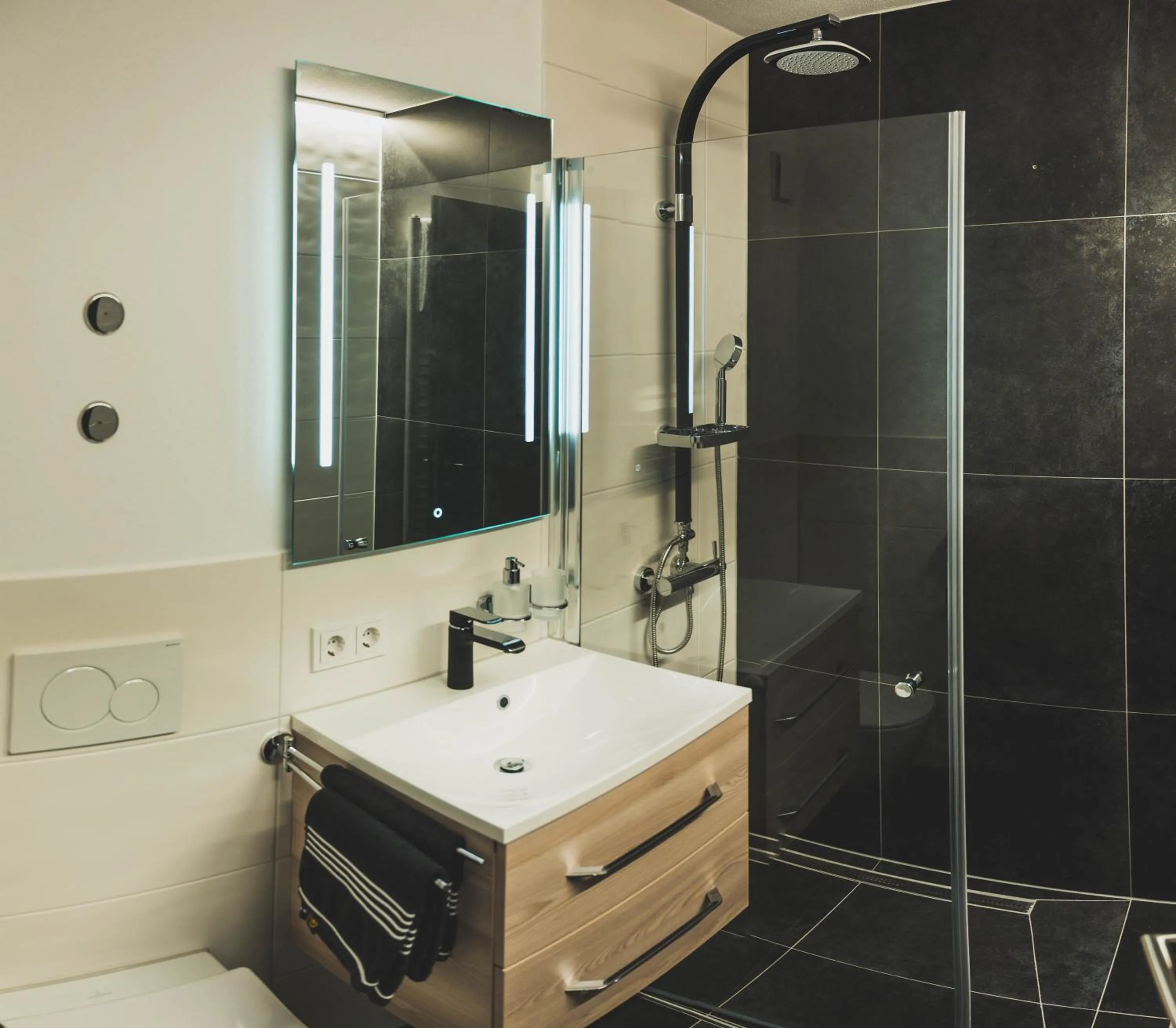 Shower in Hotel verWeiler