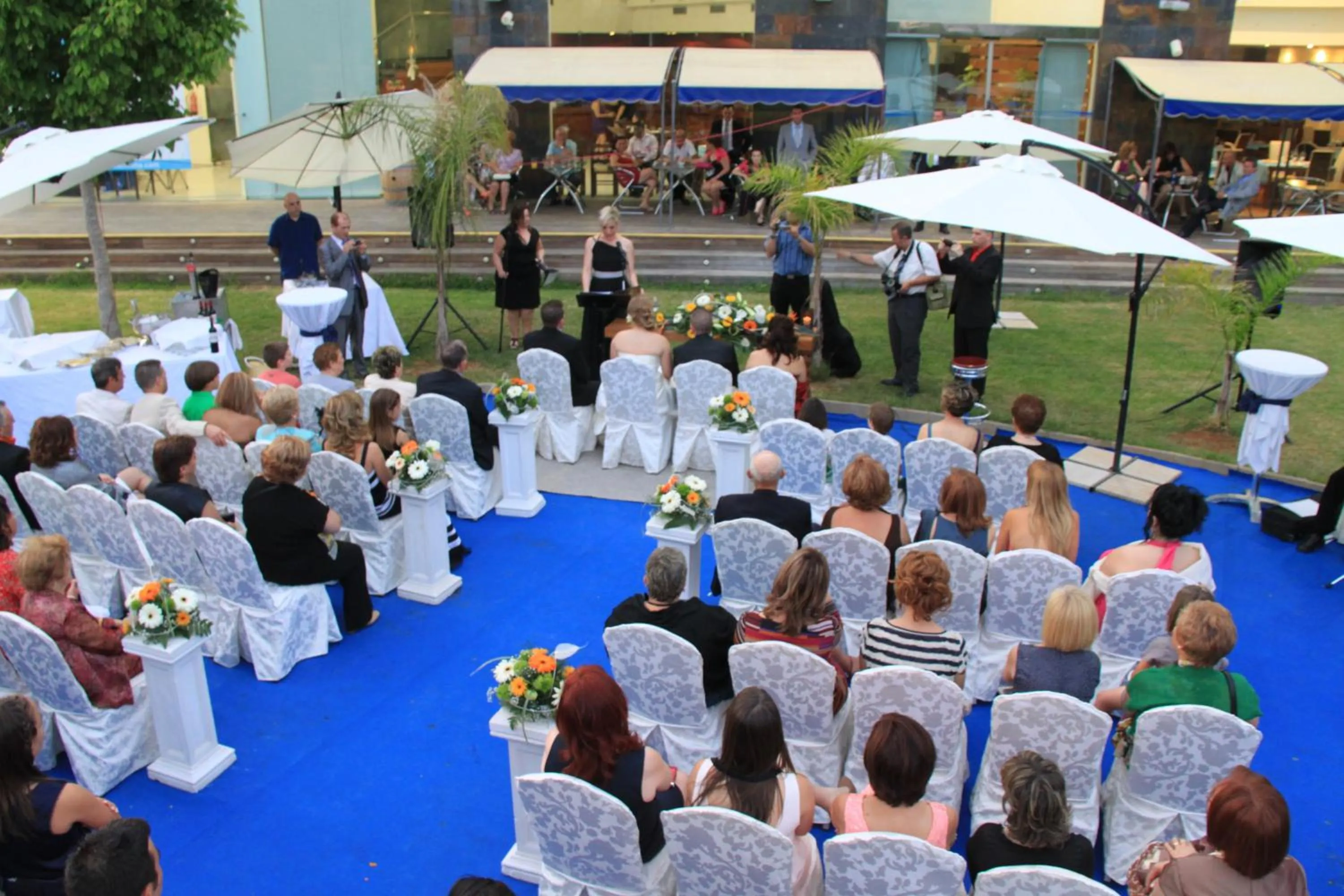 People in Hotel Lluna