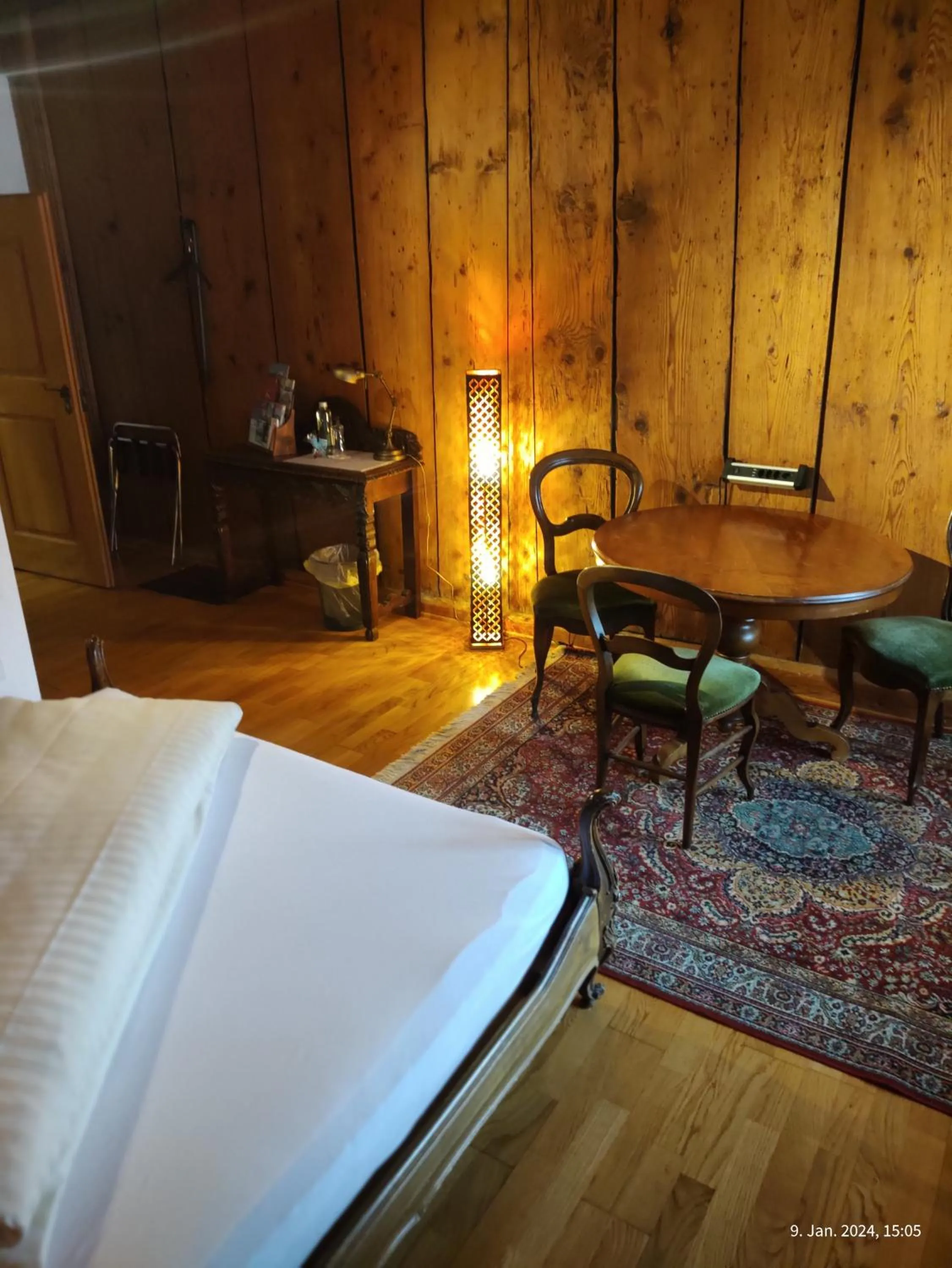 Bed in Gasthaus "Hotel Hirschen"