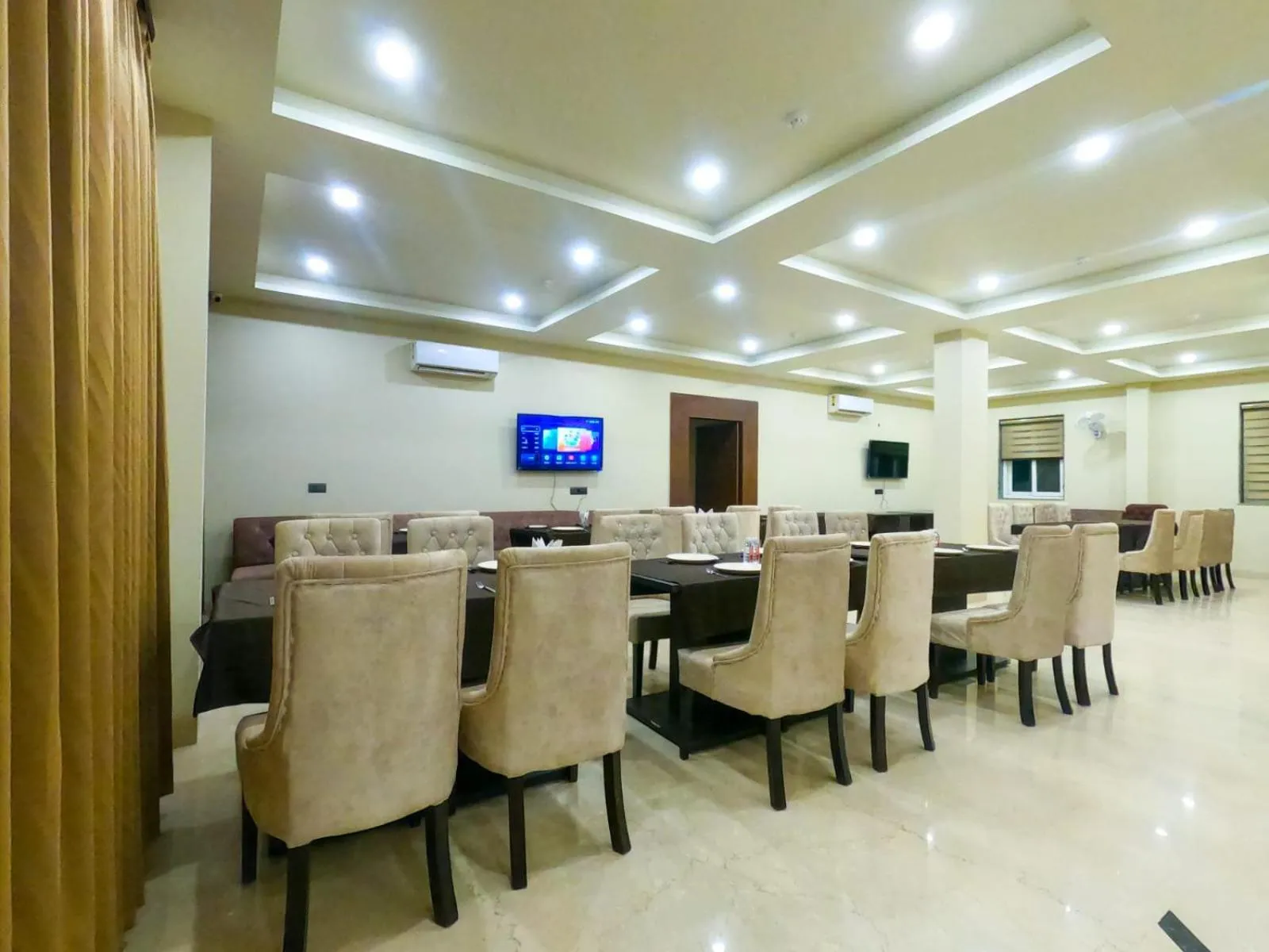 Living room in The Taj Vista Agra -walking distance to Taj Mahal