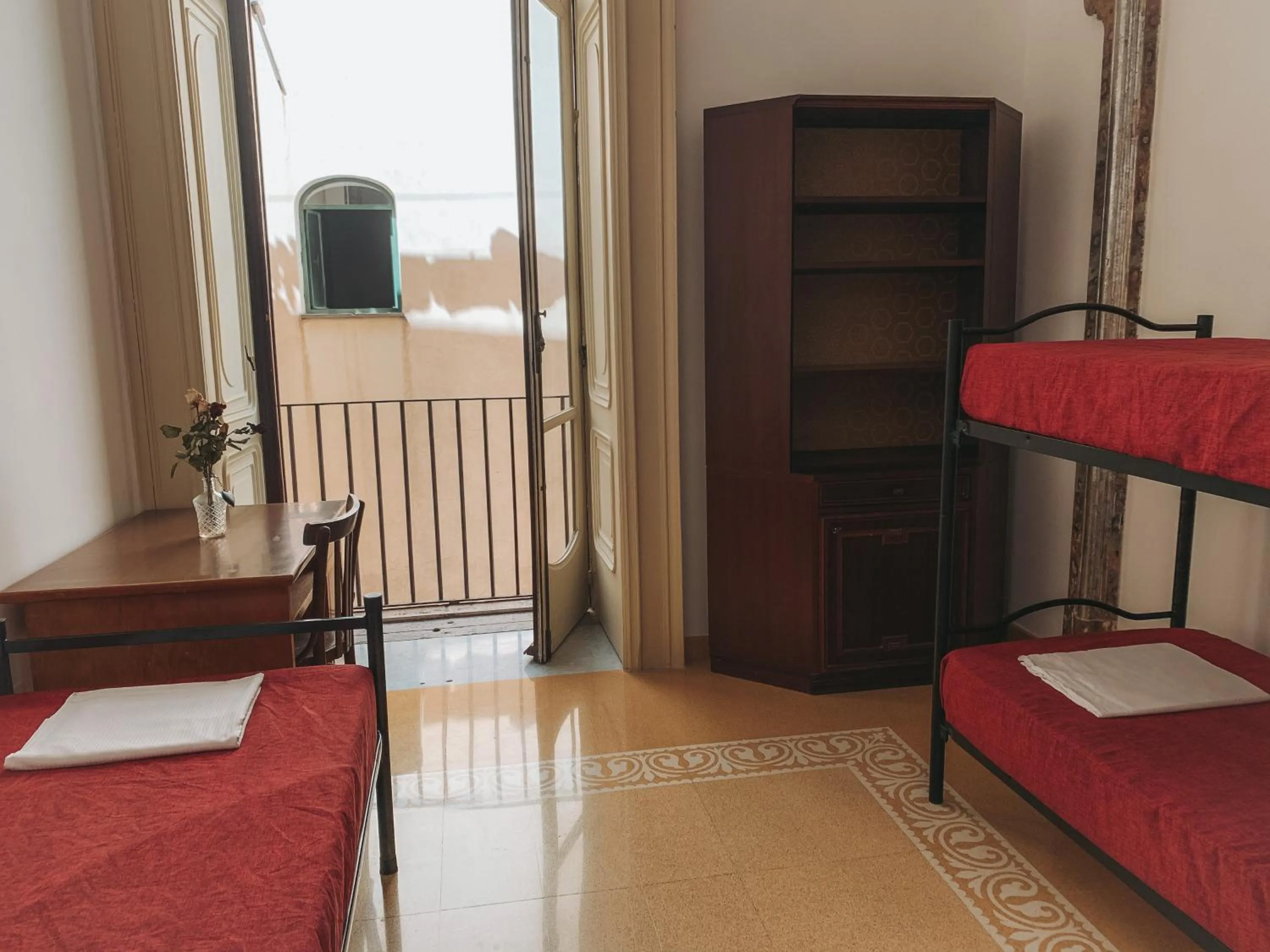 Bed in Salerno Experience Hostel