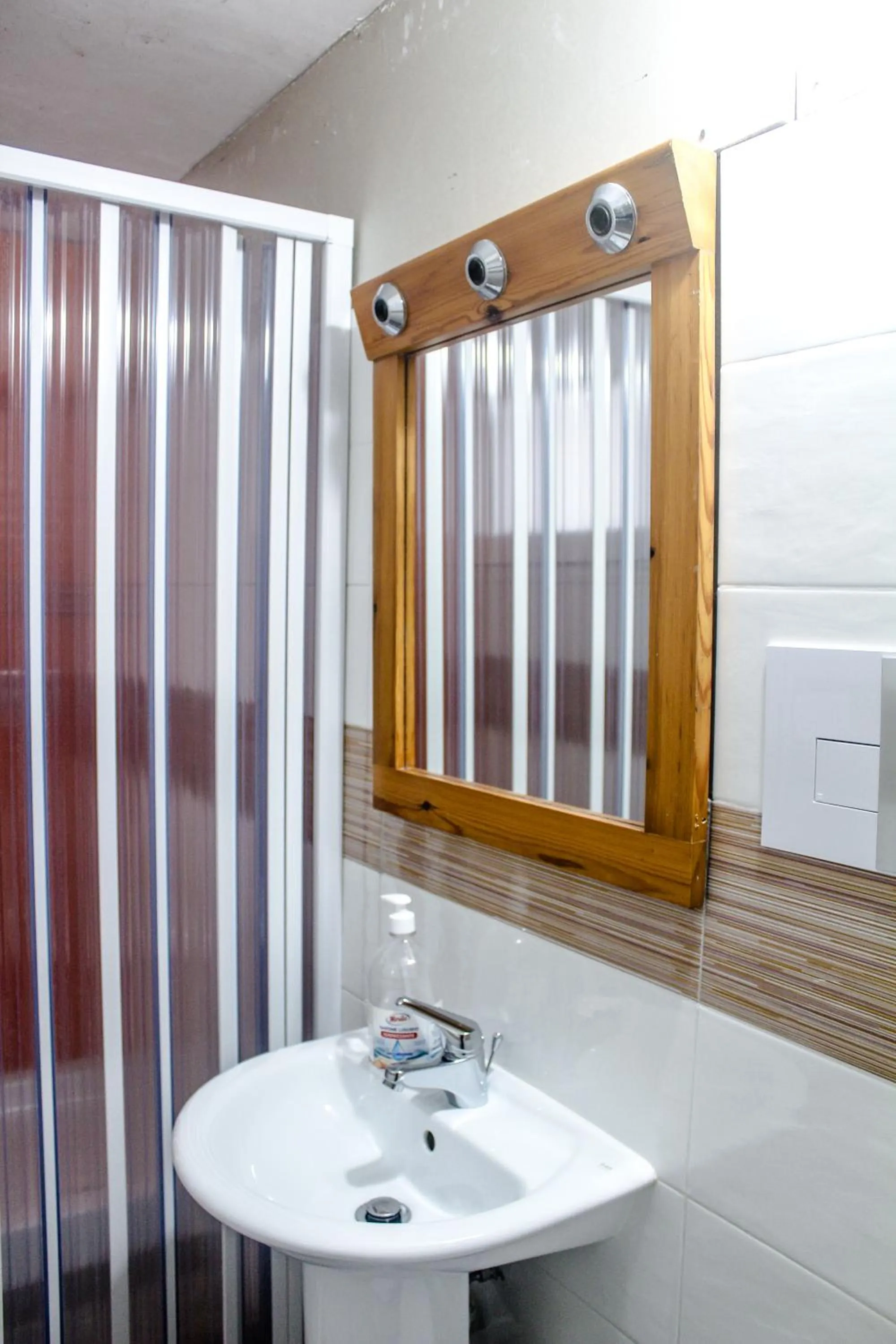 Bathroom in Salerno Experience Hostel