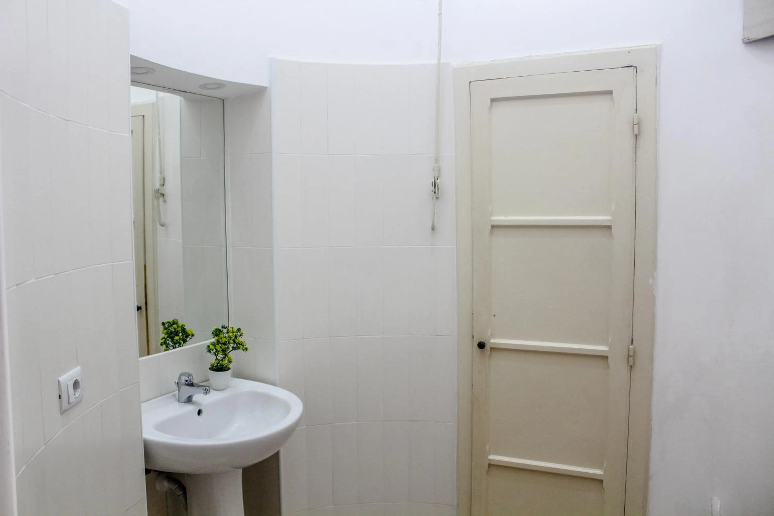 Bathroom in Salerno Experience Hostel