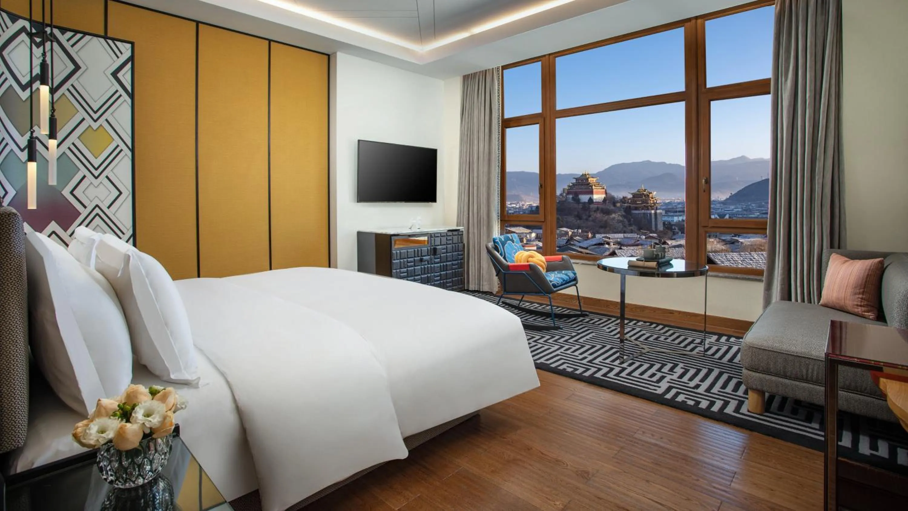 Photo of the whole room, Bed in Hotel Indigo Diqing Moonlight City by IHG