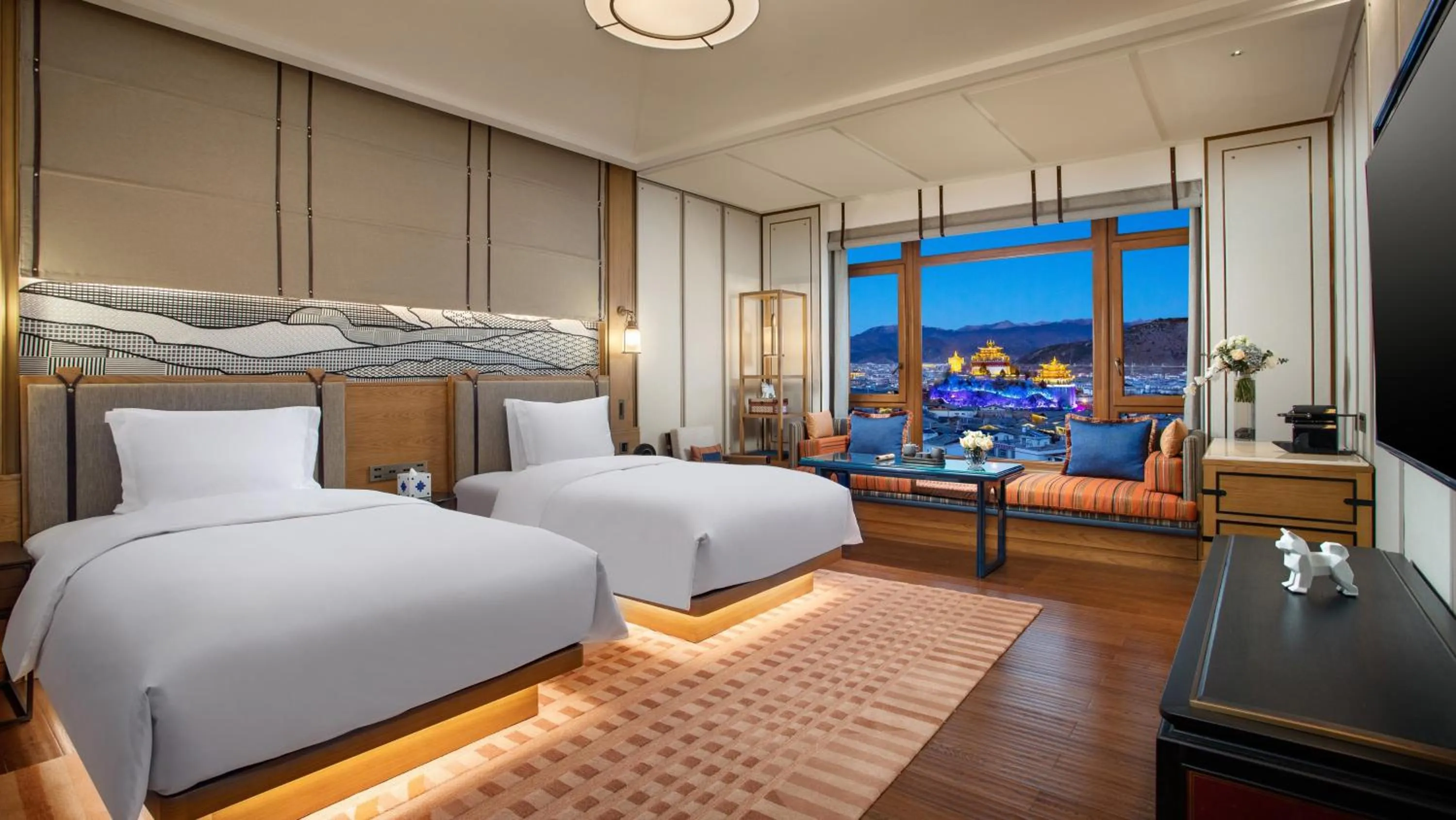 Photo of the whole room, Bed in Hotel Indigo Diqing Moonlight City by IHG