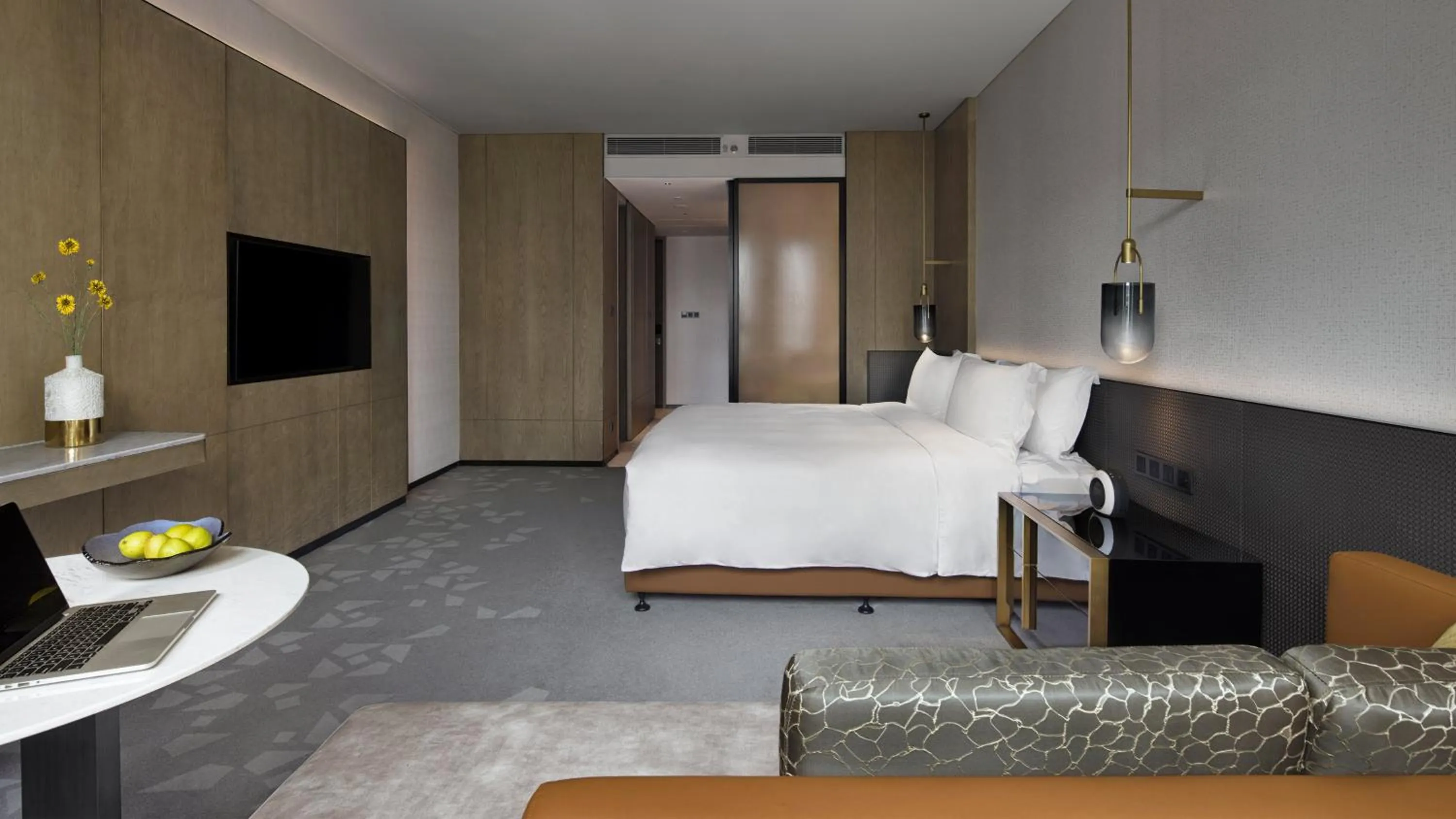 Photo of the whole room, Bed in InterContinental Foshan DongPing