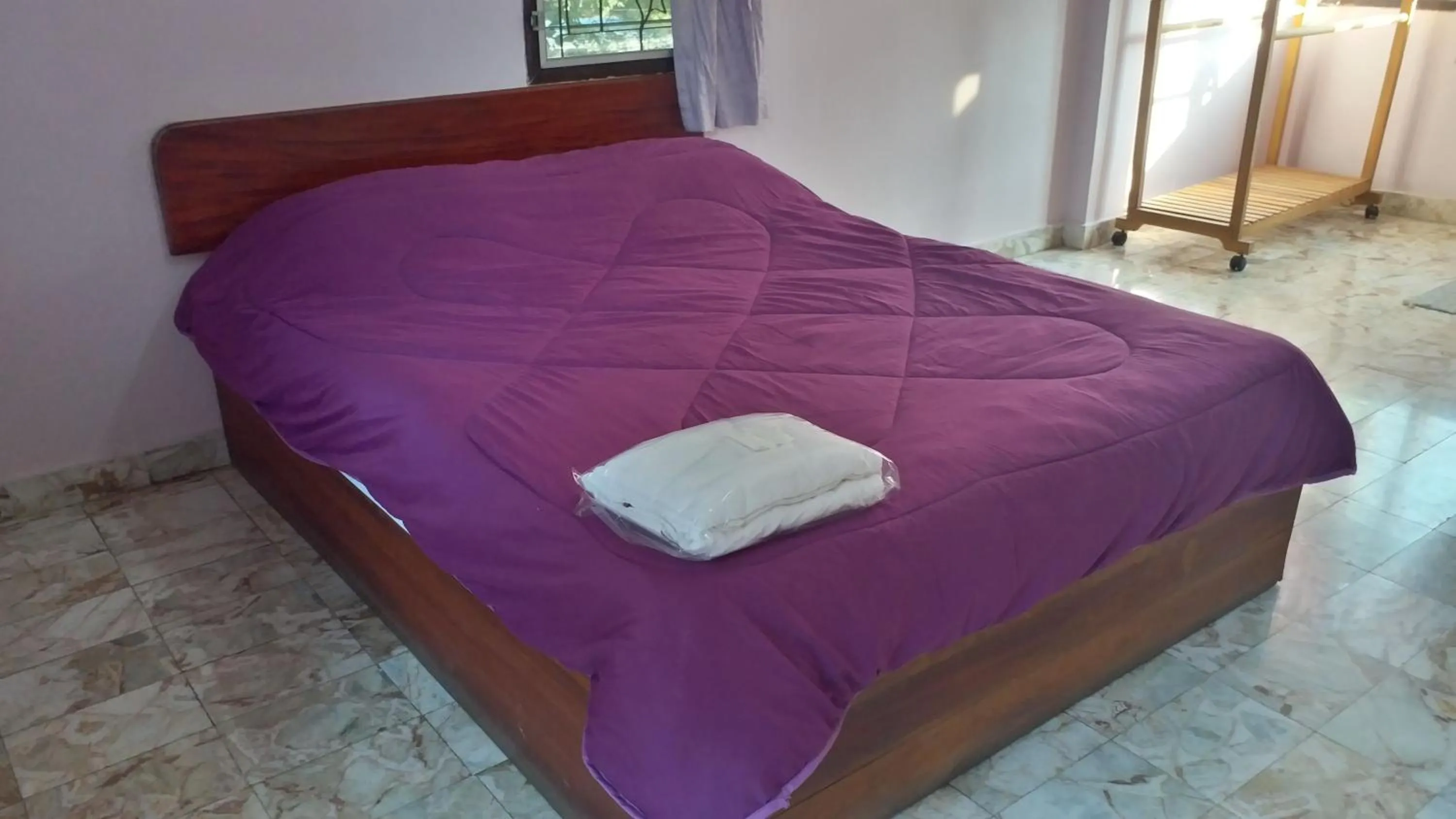 Photo of the whole room in The 99 Inn Hotel