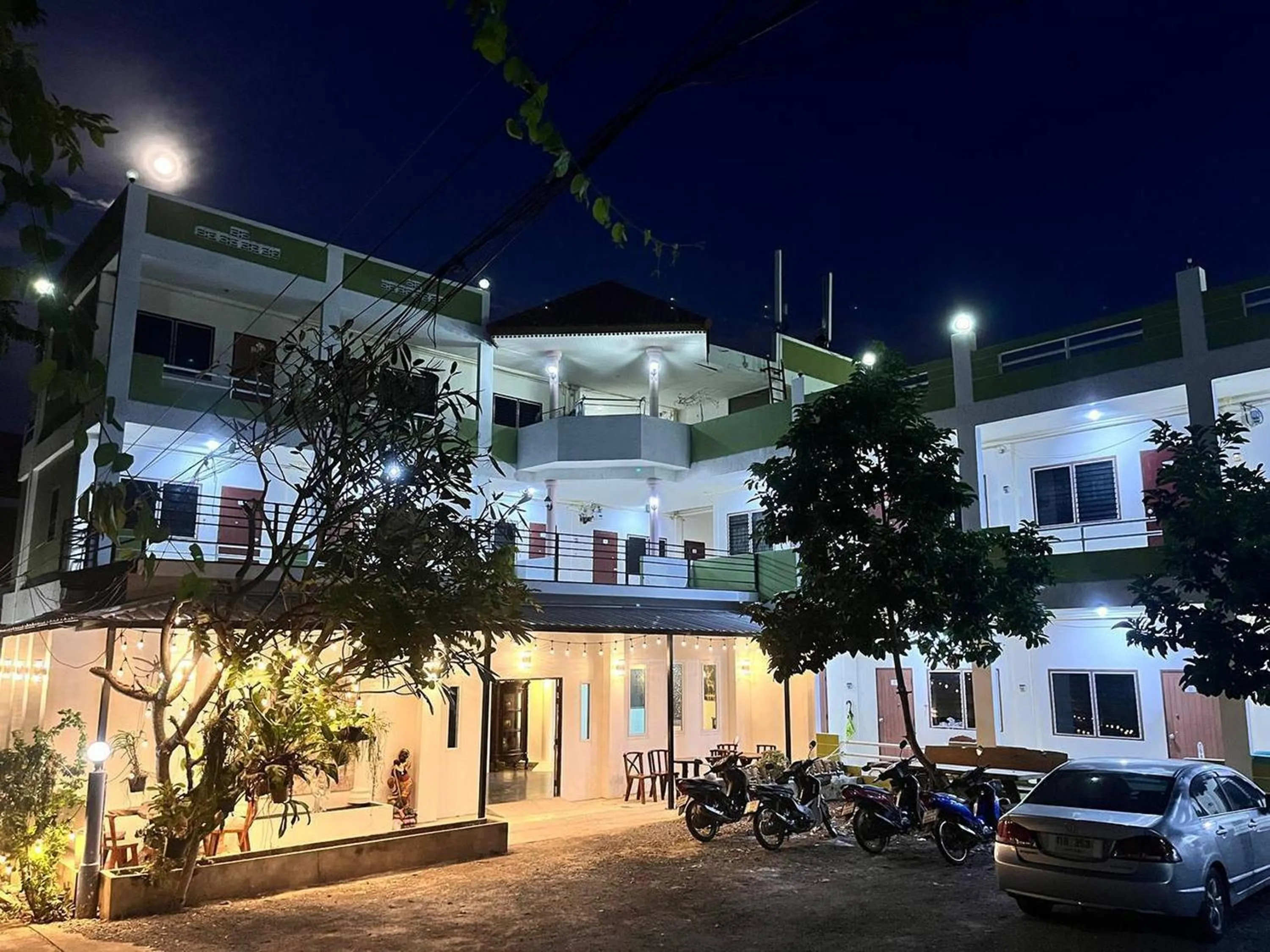 Property building in The 99 Inn Hotel