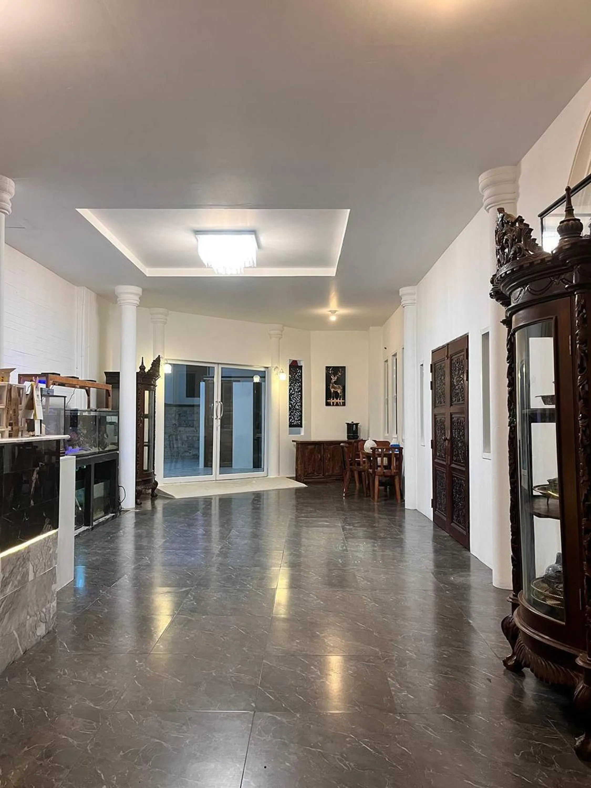 Lobby or reception in The 99 Inn Hotel